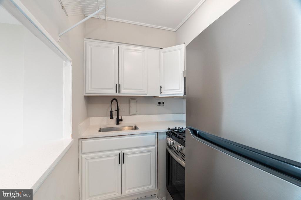 922 24th St NW #806