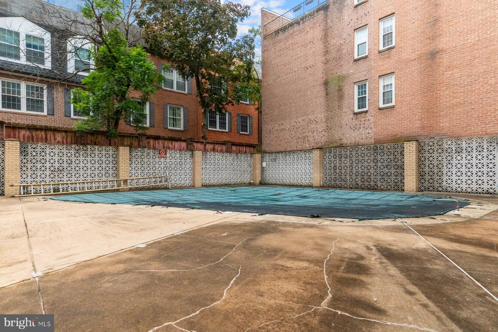 922 24th St NW #806