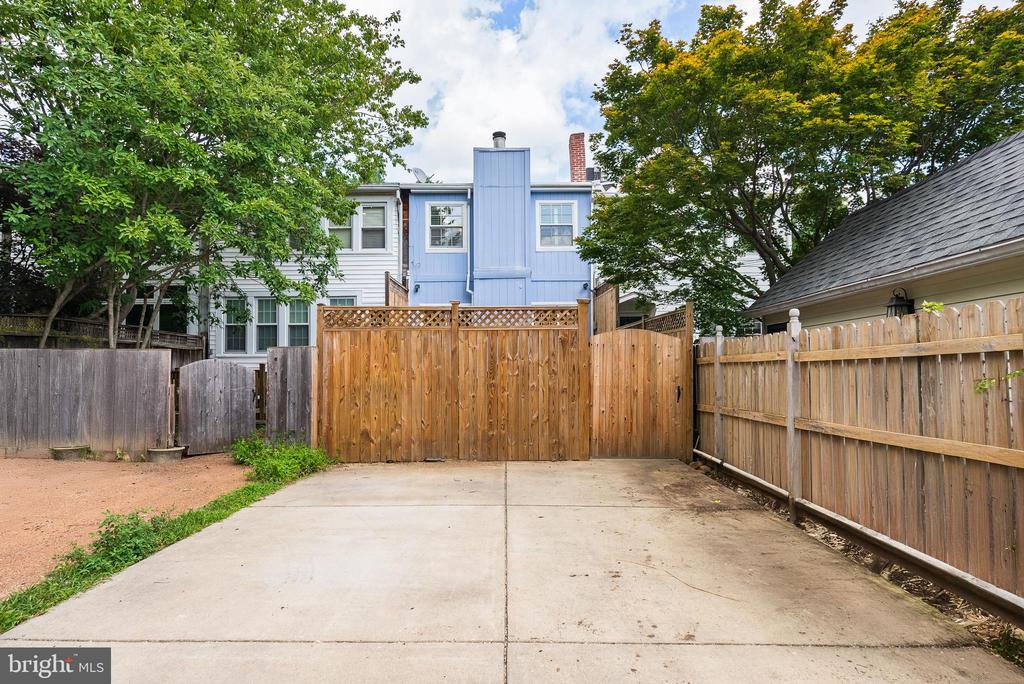 2210 38TH STREET NW