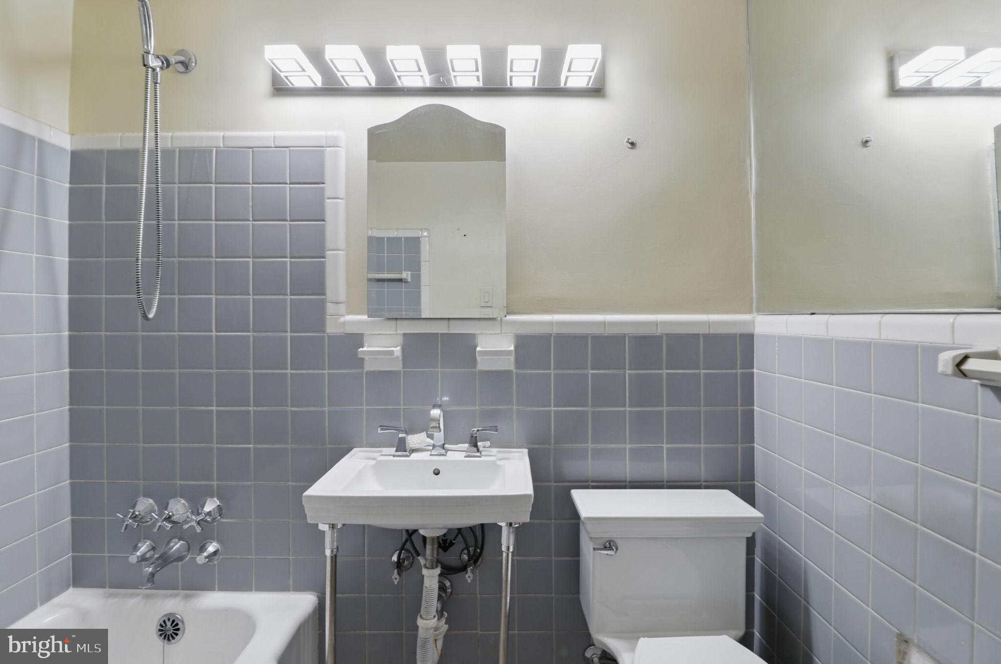 4200 Cathedral Ave NW #317