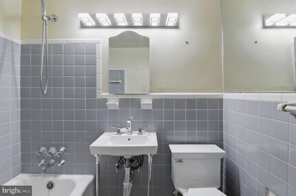 4200 Cathedral Ave NW #317