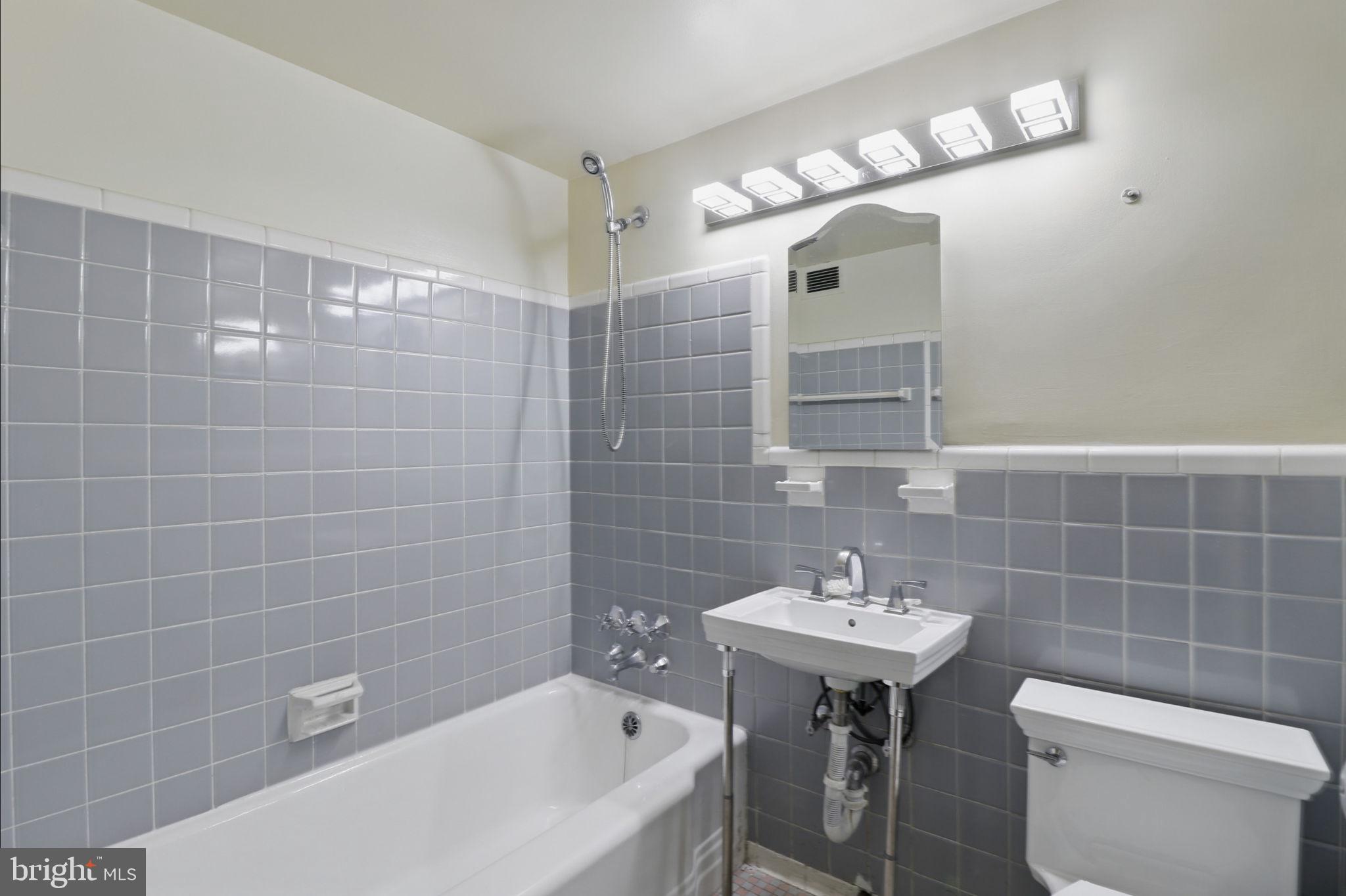 4200 Cathedral Ave NW #317