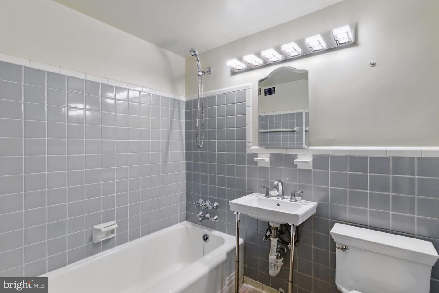 4200 Cathedral Ave NW #317