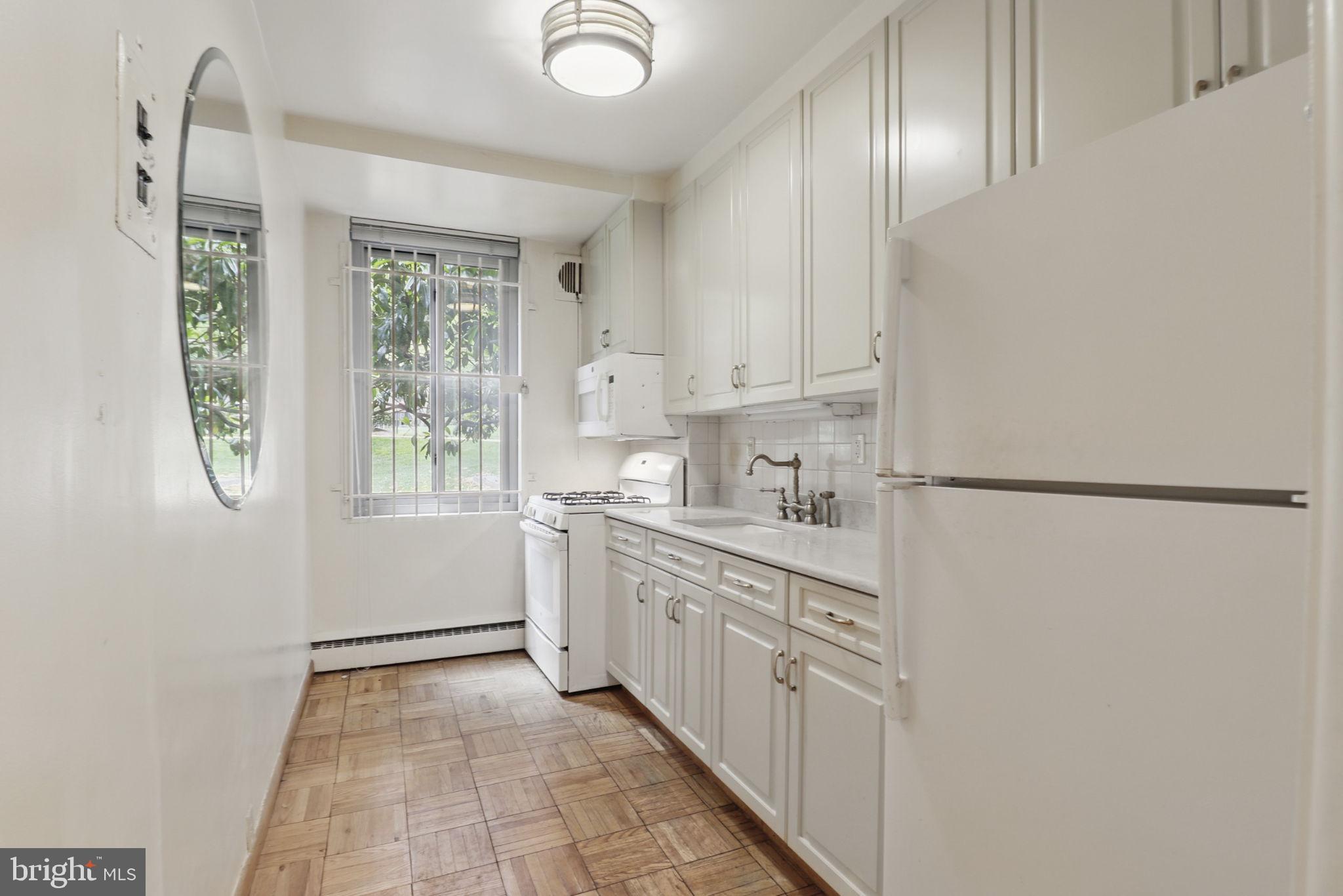 4200 Cathedral Ave NW #317