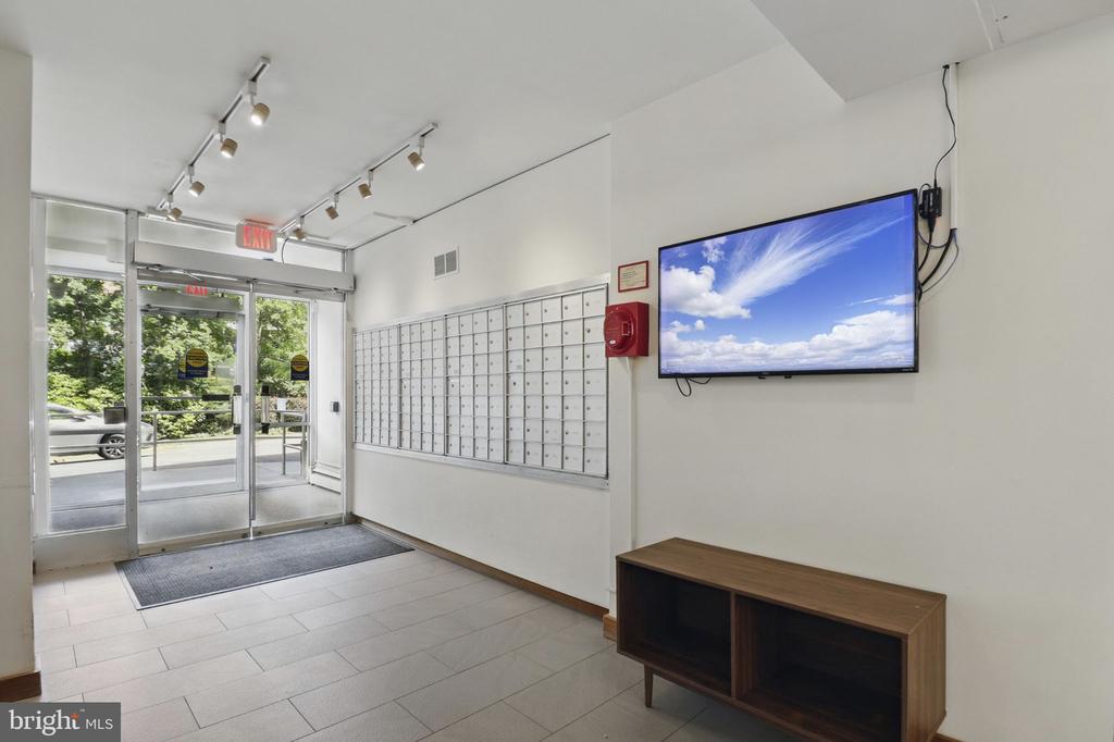4200 Cathedral Ave NW #317