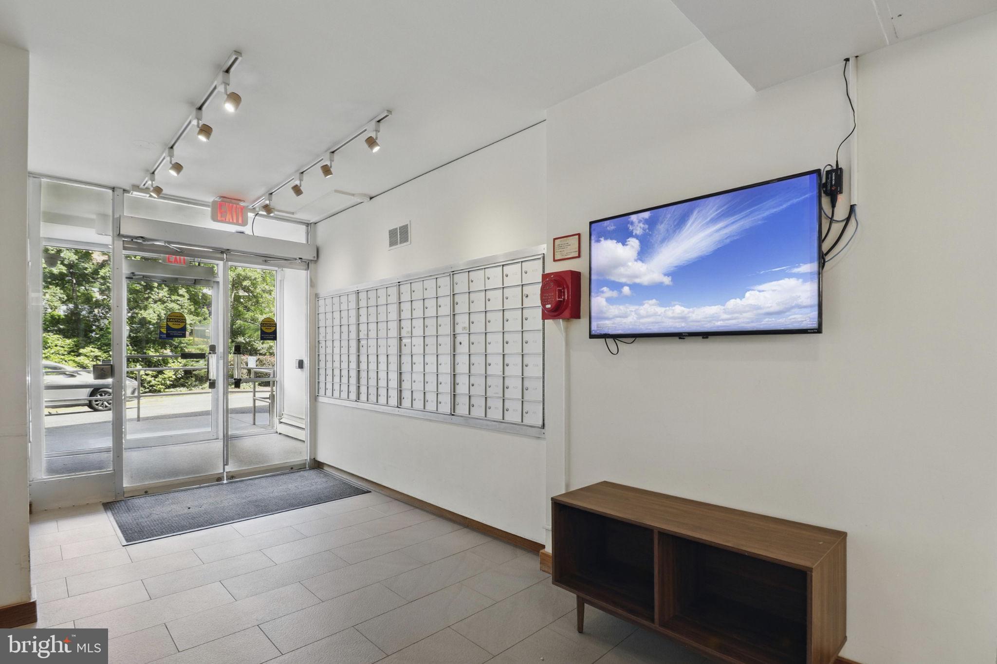 4200 Cathedral Ave NW #317