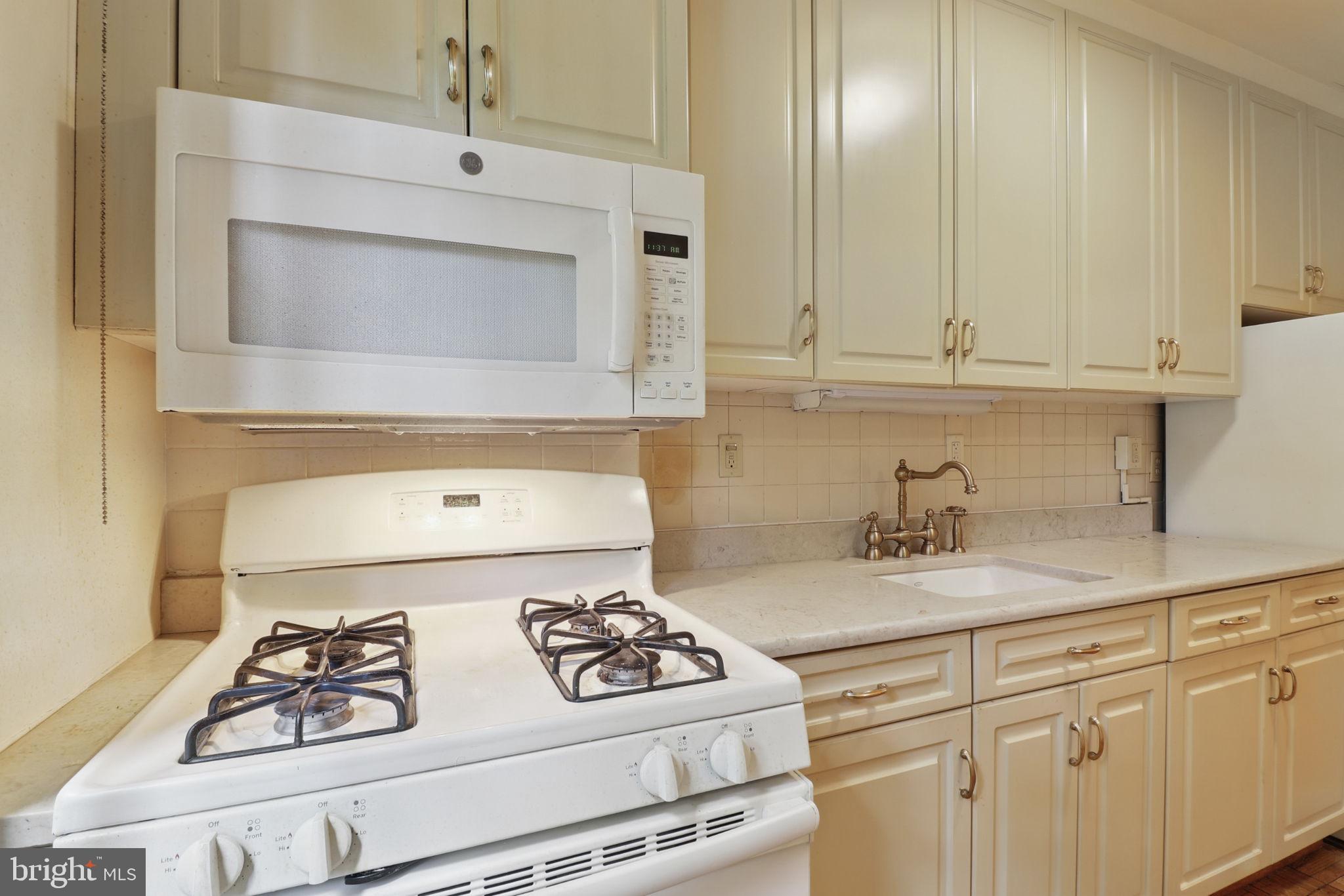 4200 Cathedral Ave NW #317