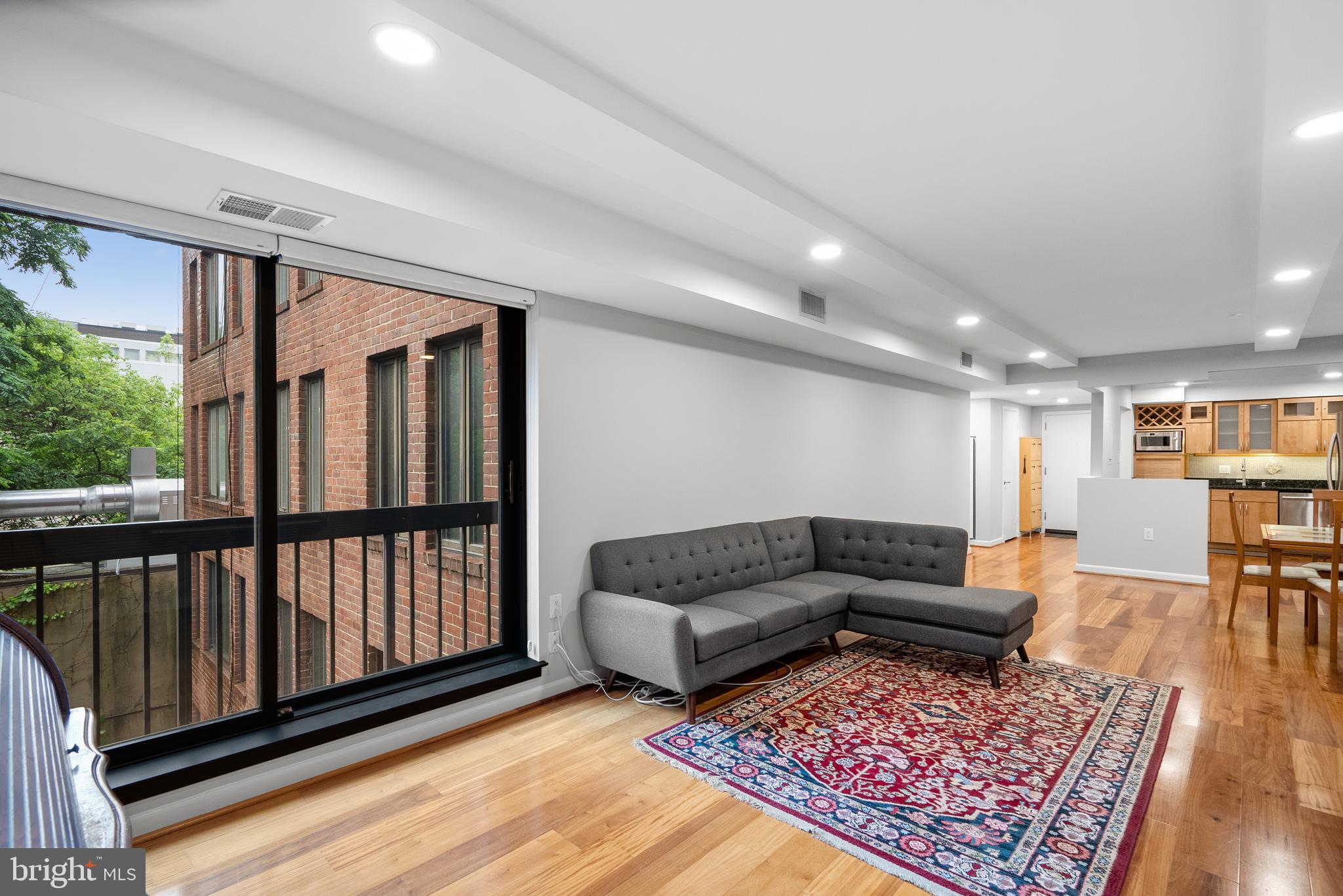 1045 31st St NW #302