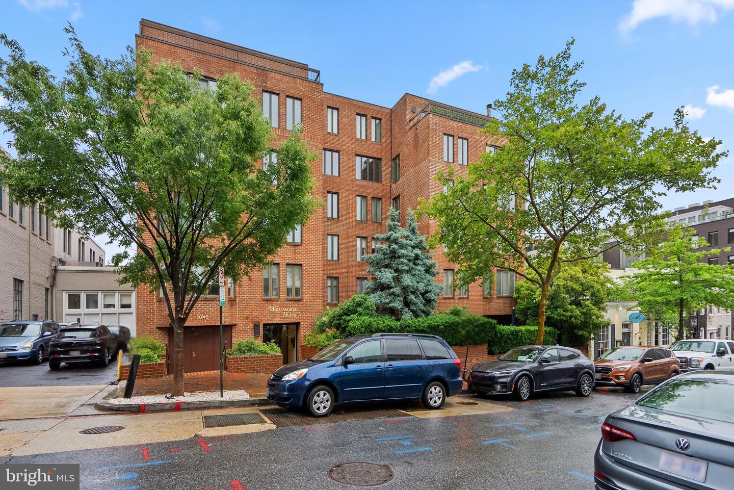 1045 31st St NW #302
