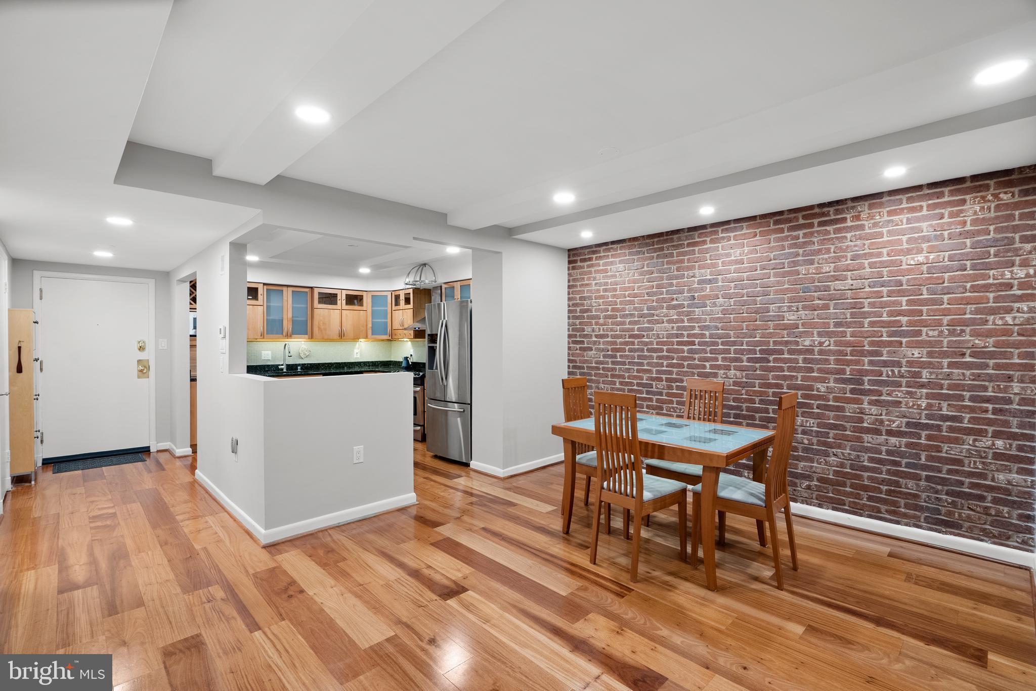1045 31st St NW #302