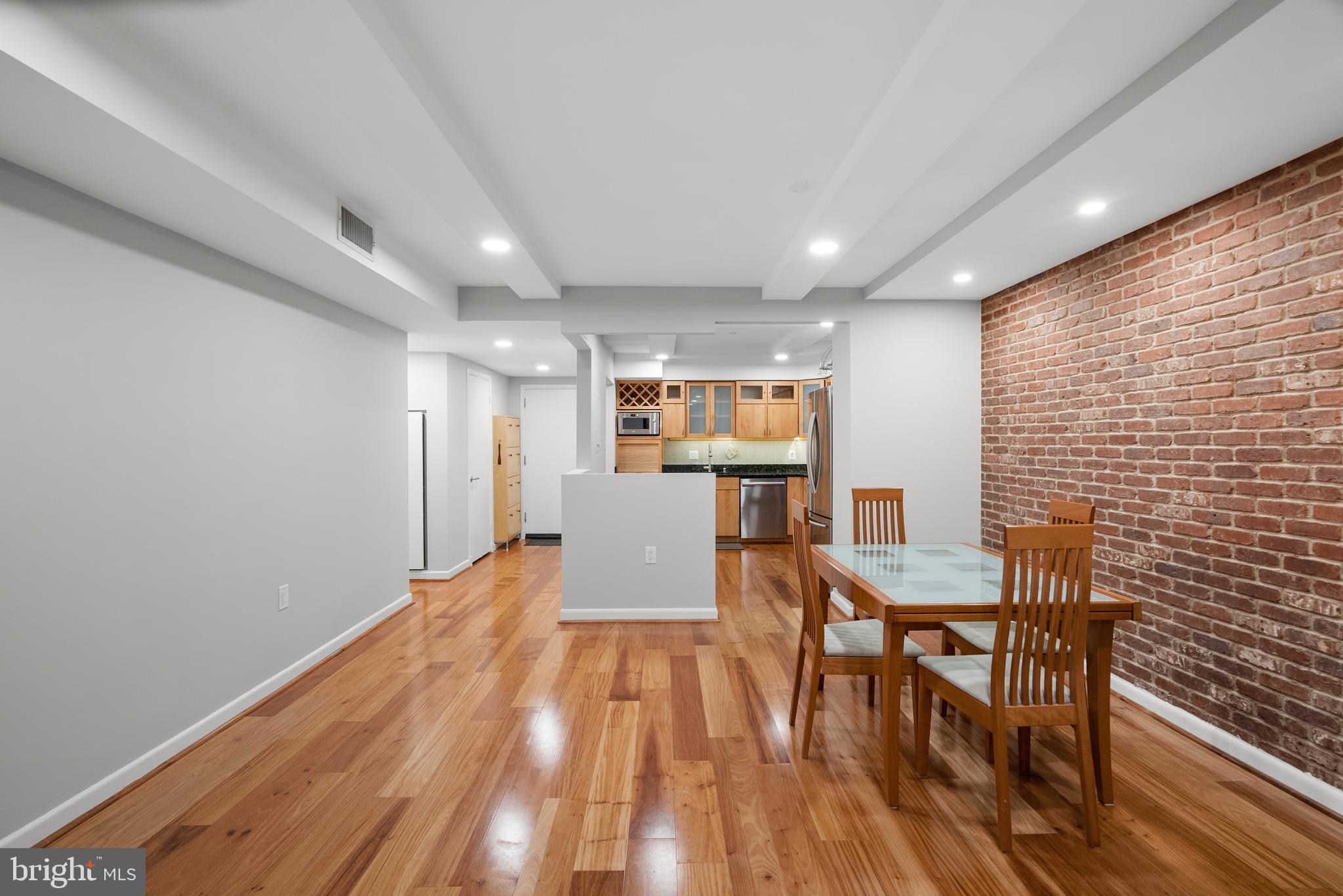 1045 31st St NW #302