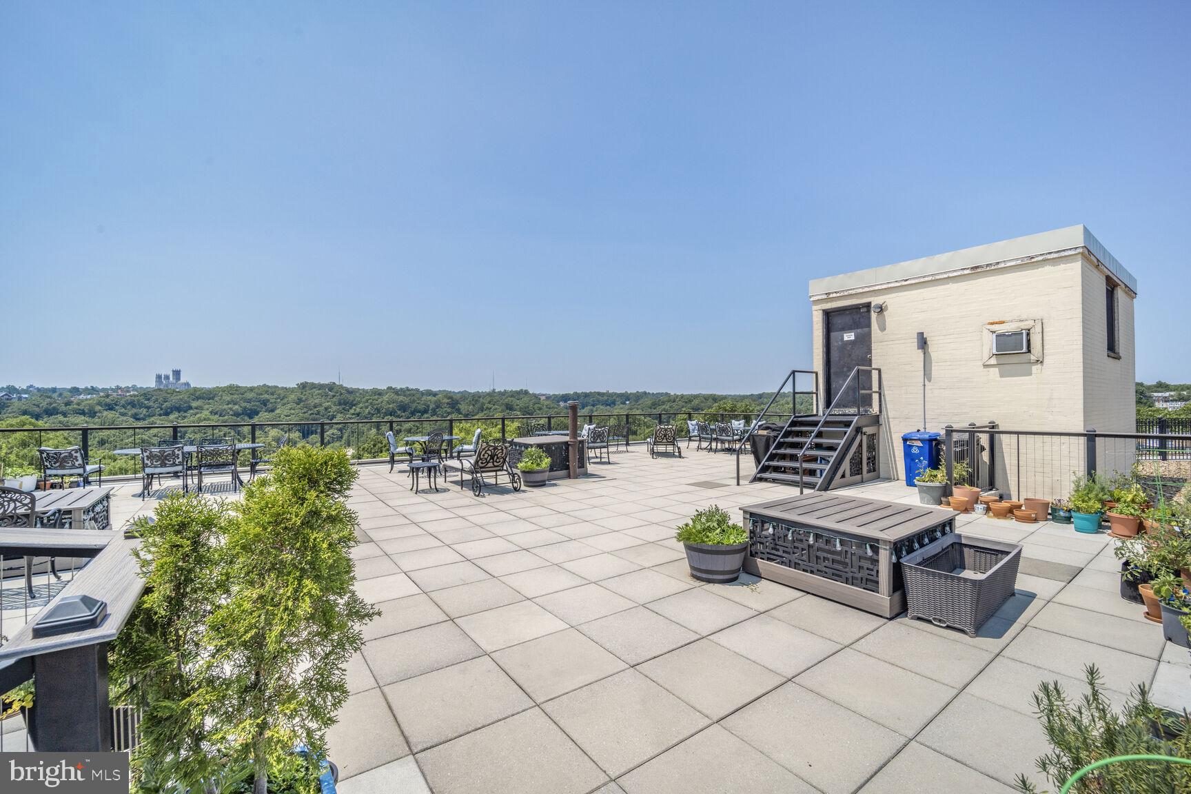 1801 Clydesdale Pl NW #307