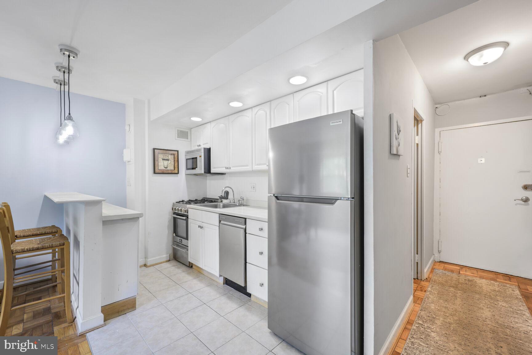 1801 Clydesdale Pl NW #307