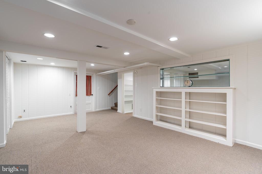 5045 Reno Rd NW