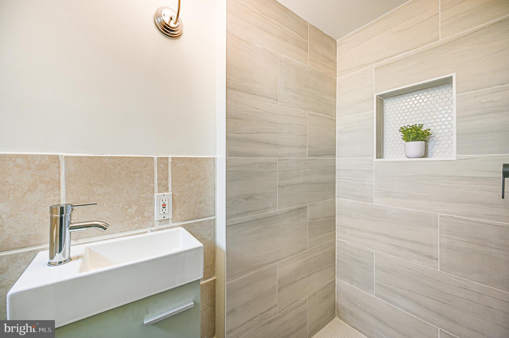 812 Crittenden St NE