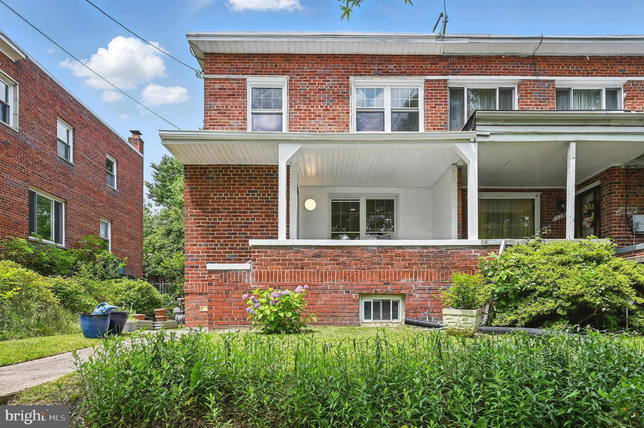 812 Crittenden St NE