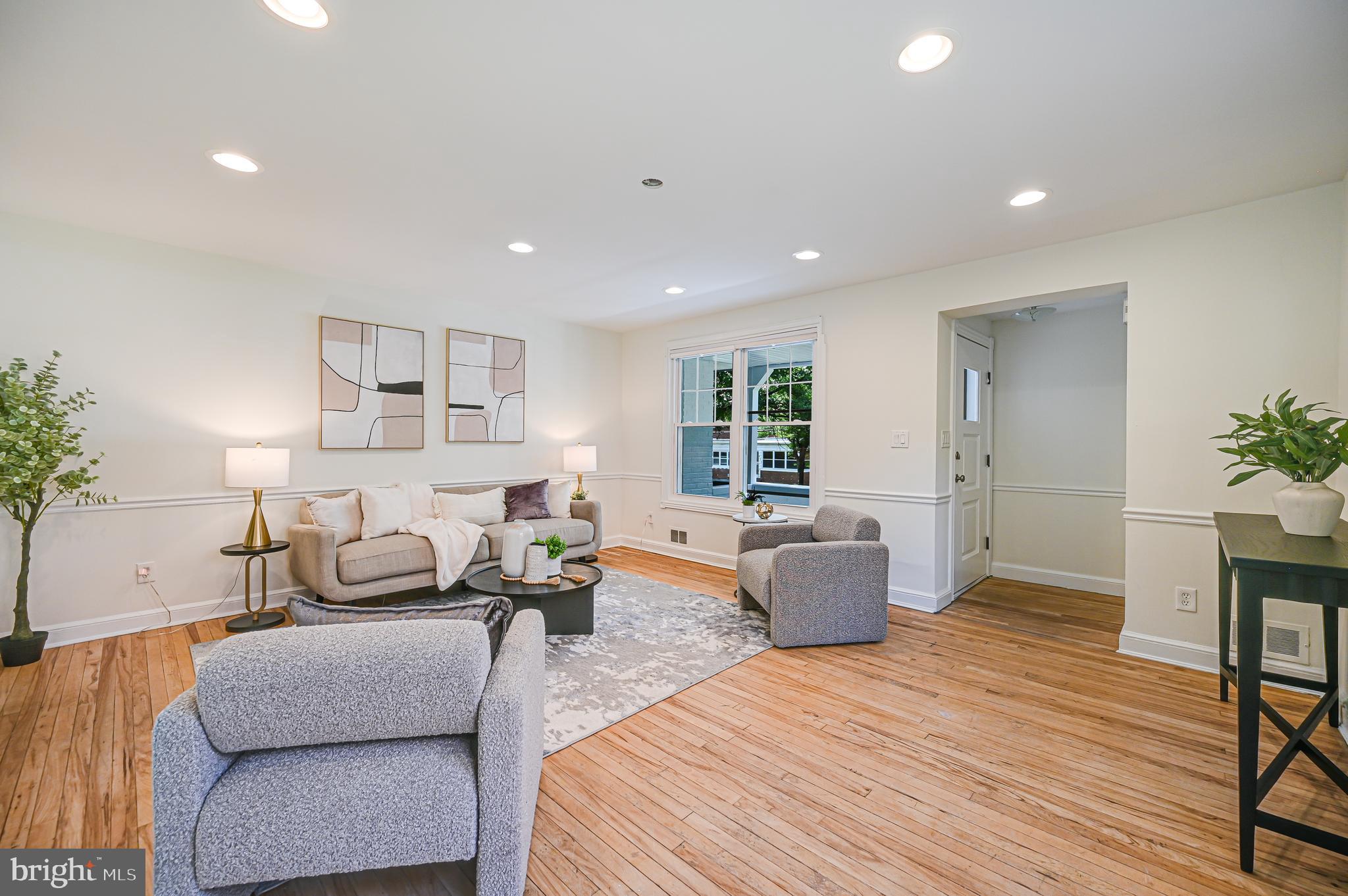 812 Crittenden St NE