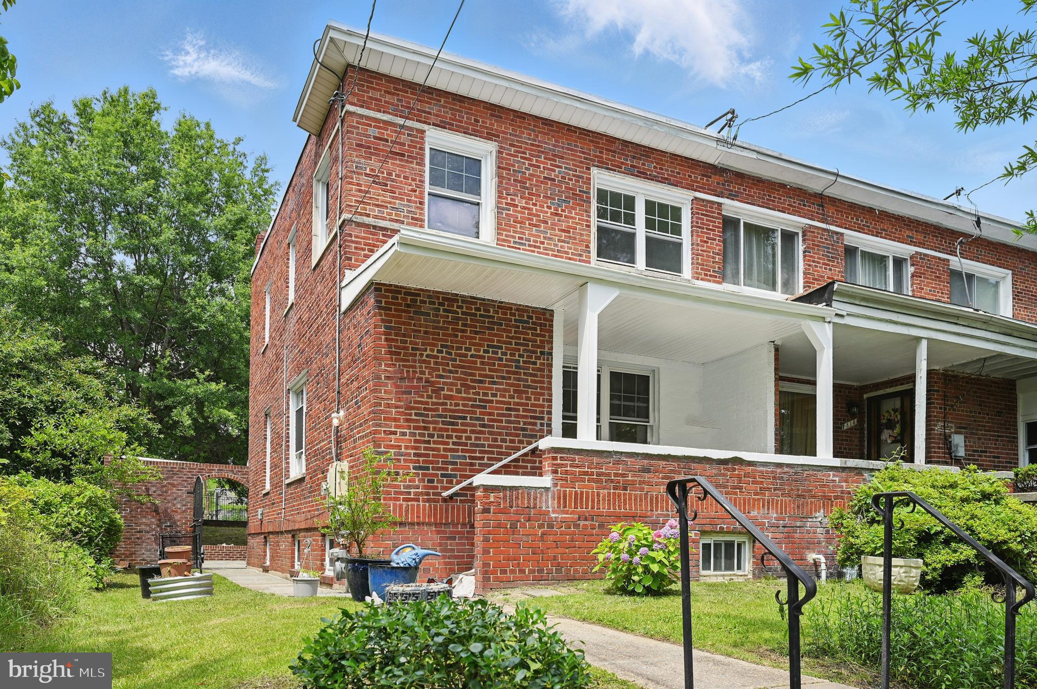 812 Crittenden St NE