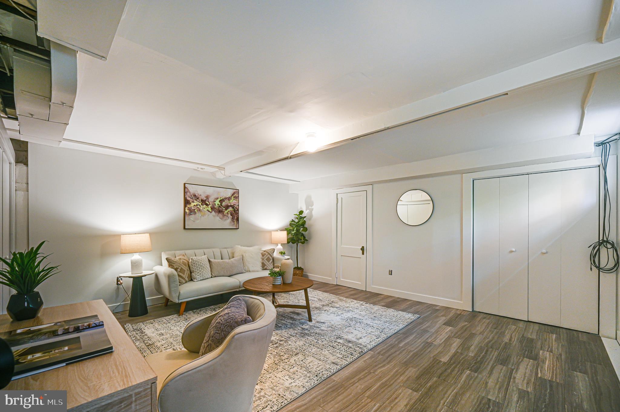 812 Crittenden St NE