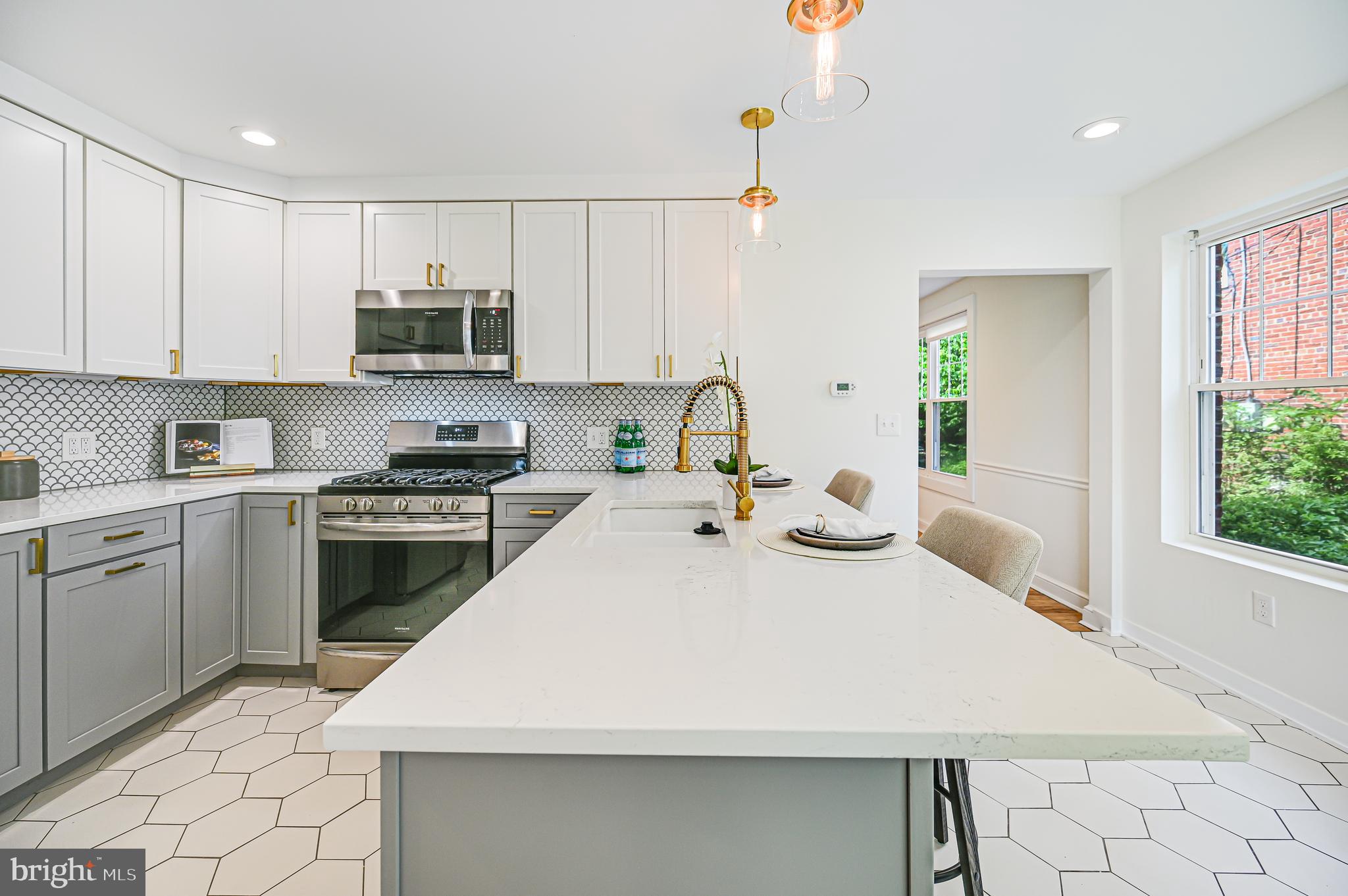 812 Crittenden St NE