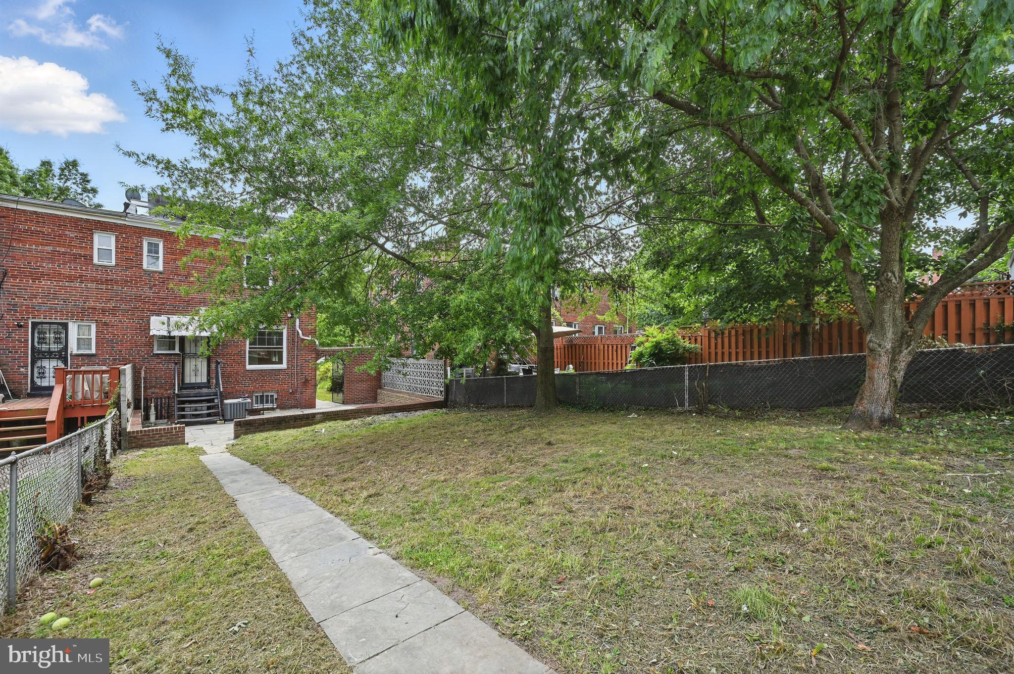 812 Crittenden St NE