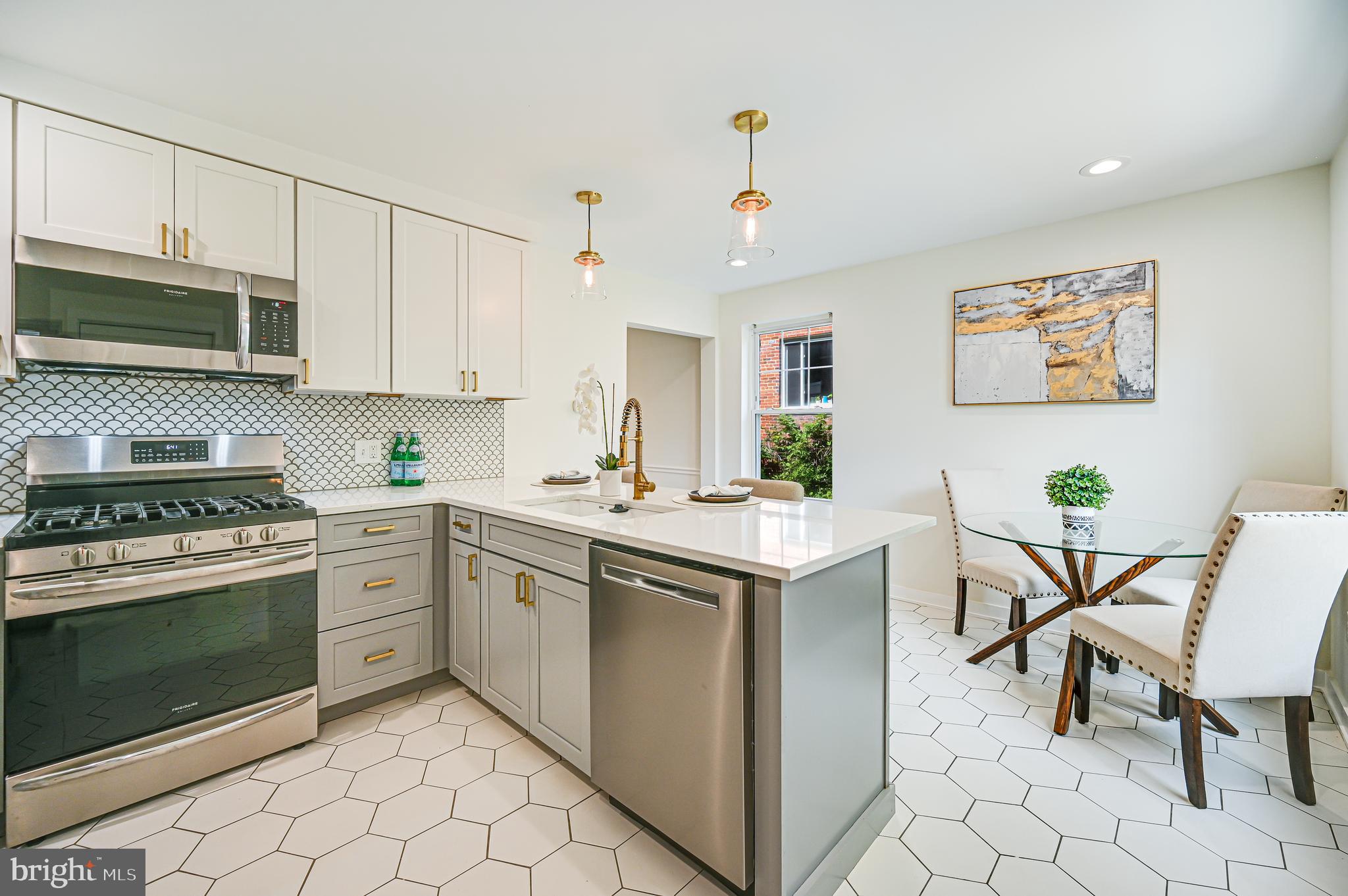 812 Crittenden St NE