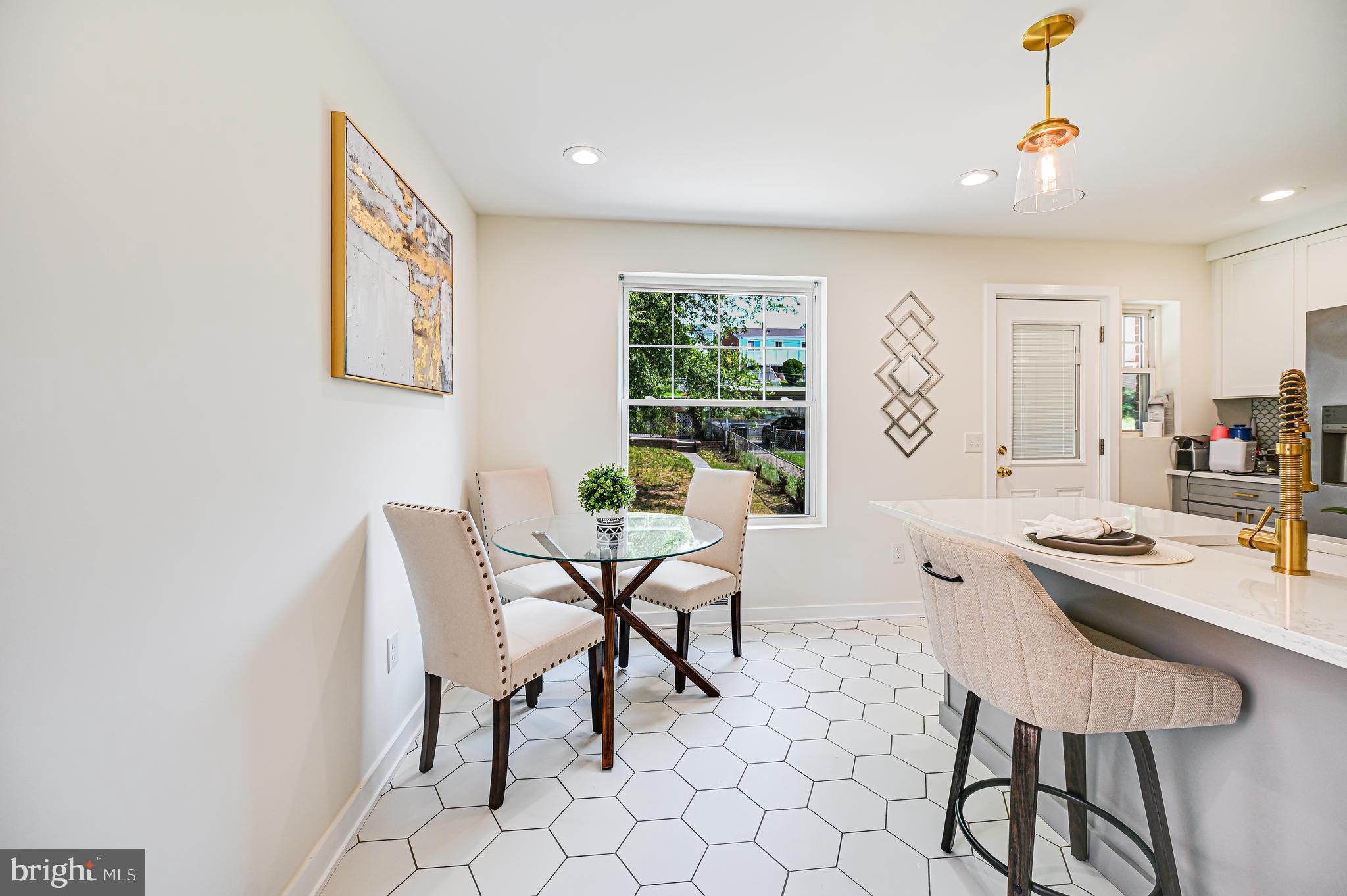 812 Crittenden St NE