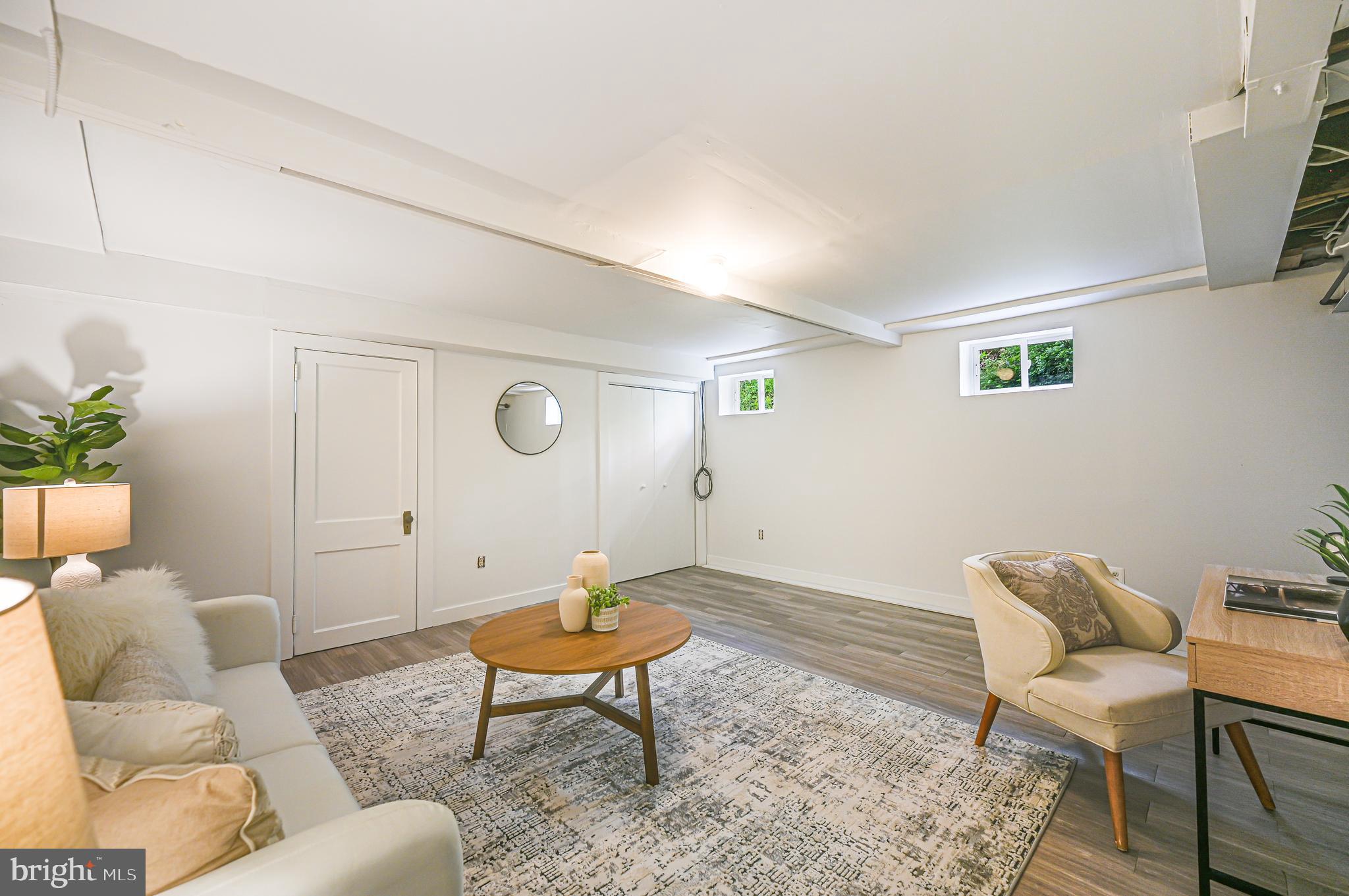 812 Crittenden St NE