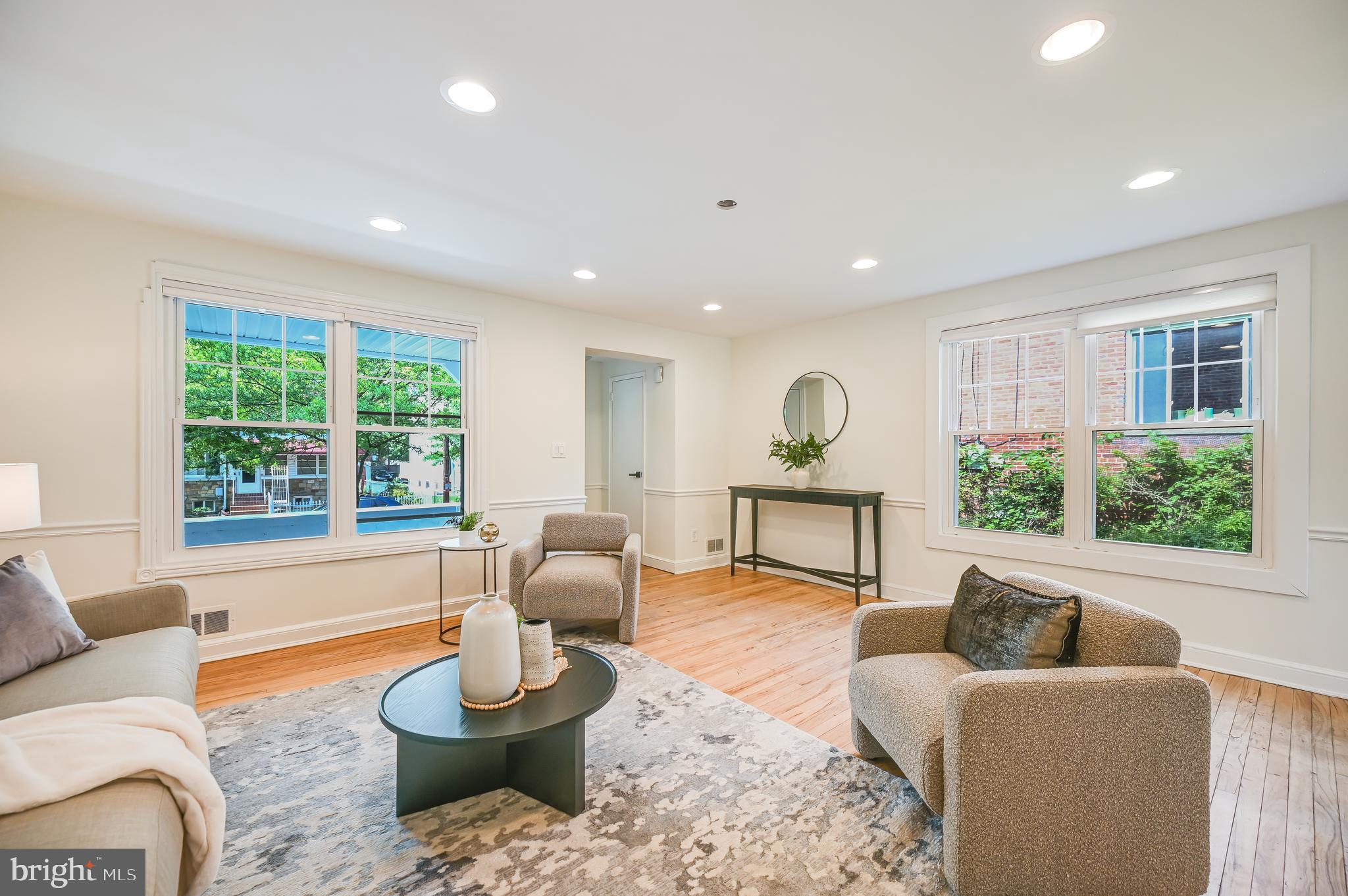 812 Crittenden St NE