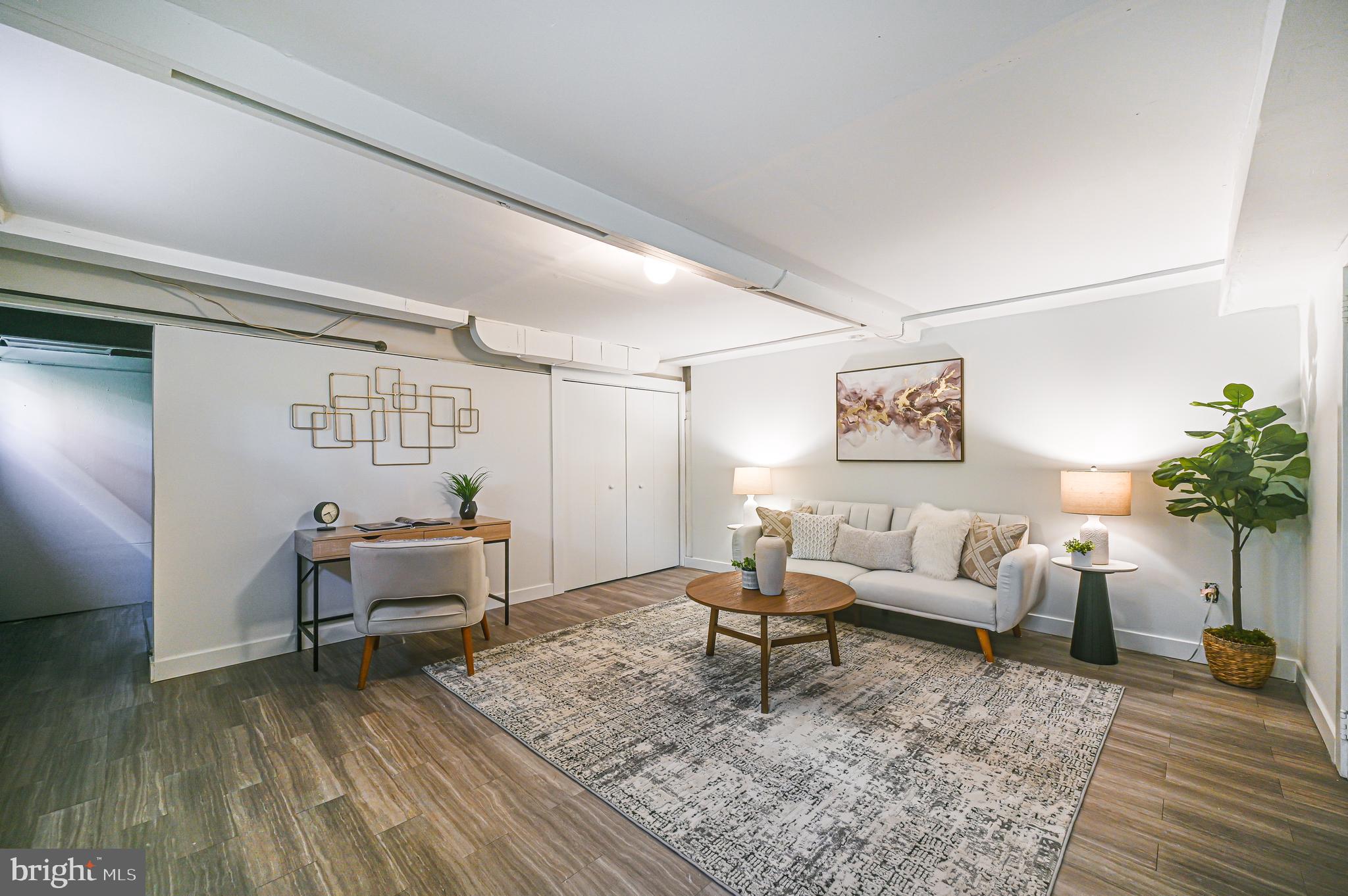 812 Crittenden St NE