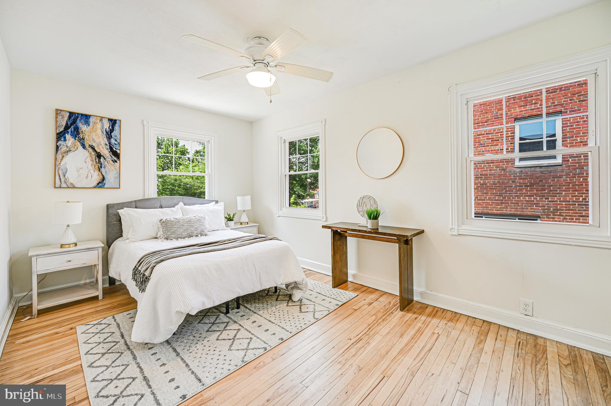 812 Crittenden St NE