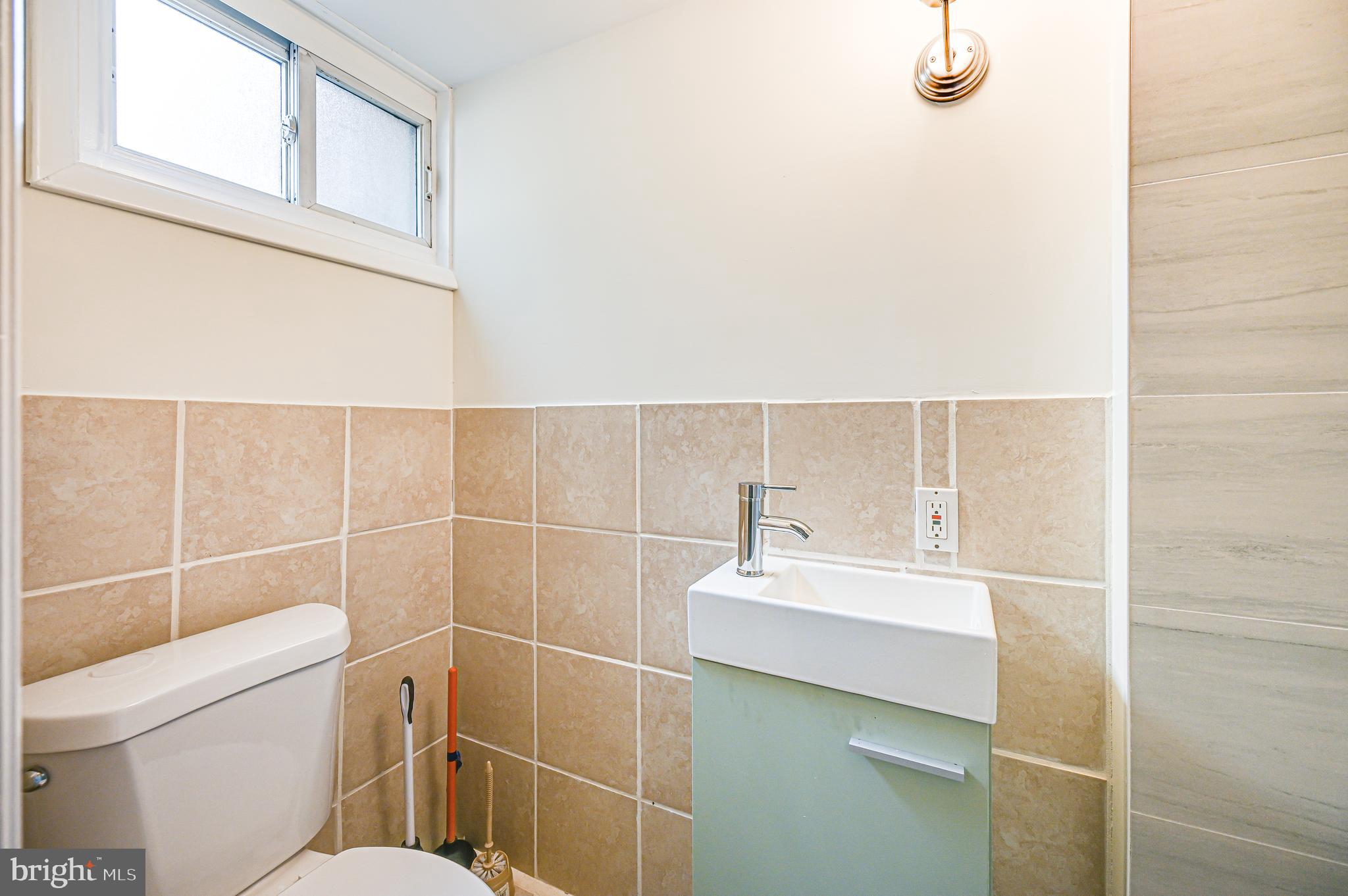 812 Crittenden St NE