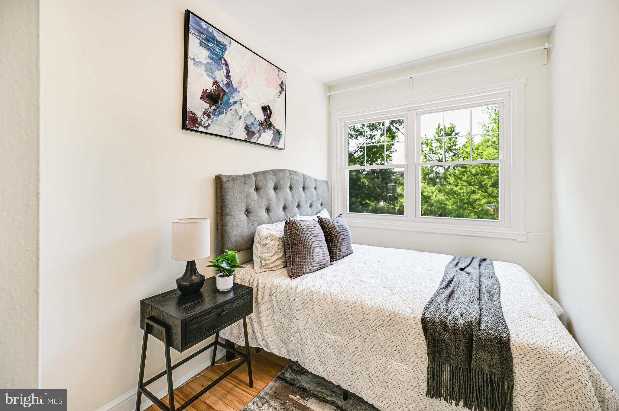 812 Crittenden St NE