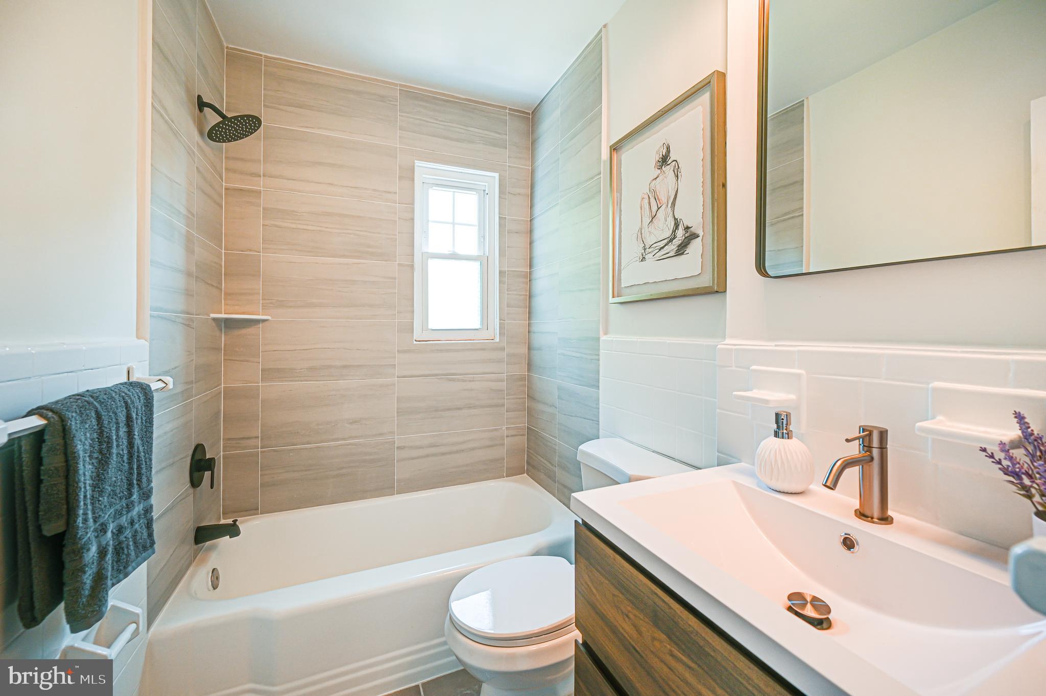 812 Crittenden St NE