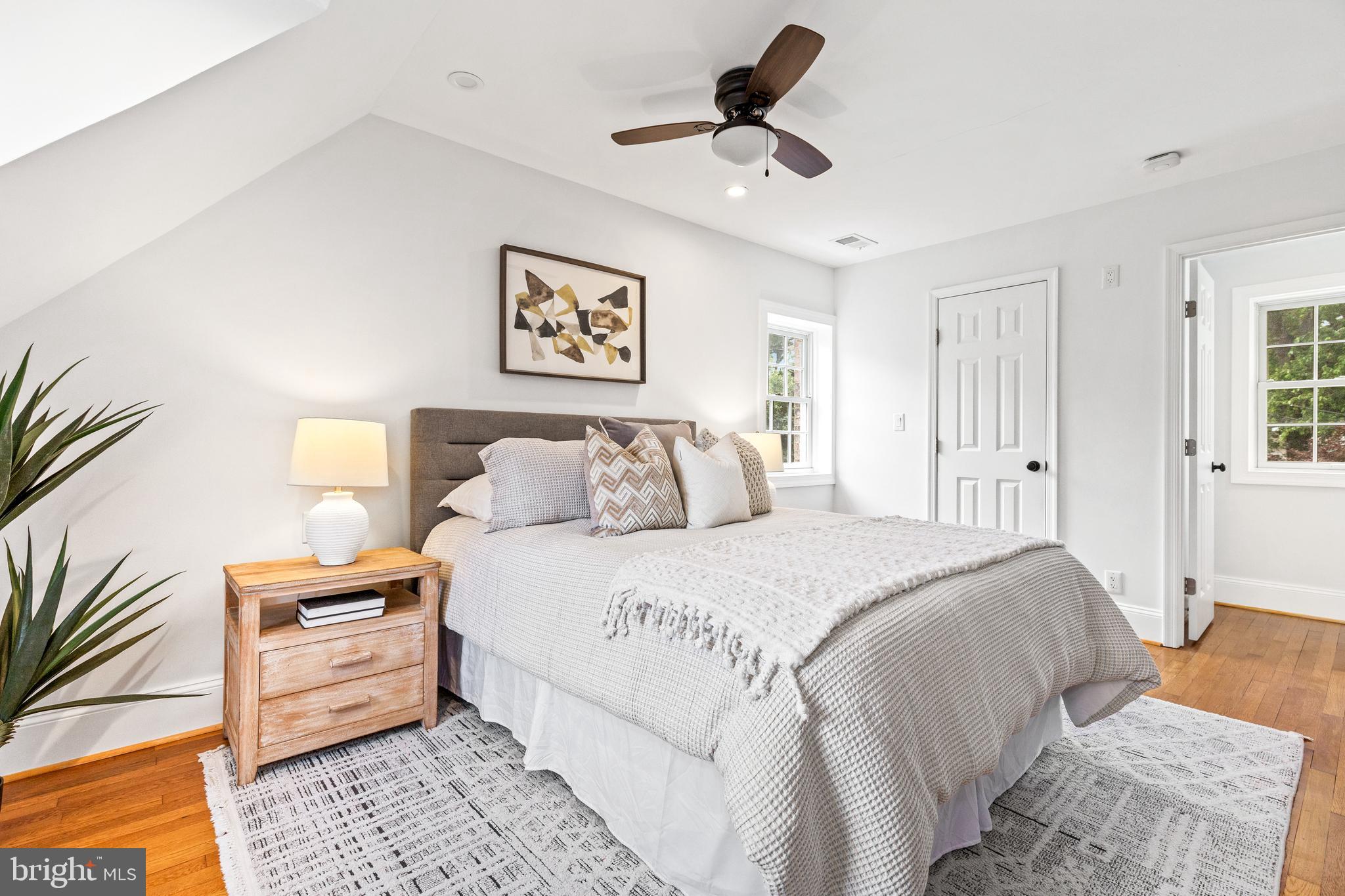 1608 Manchester Ln NW