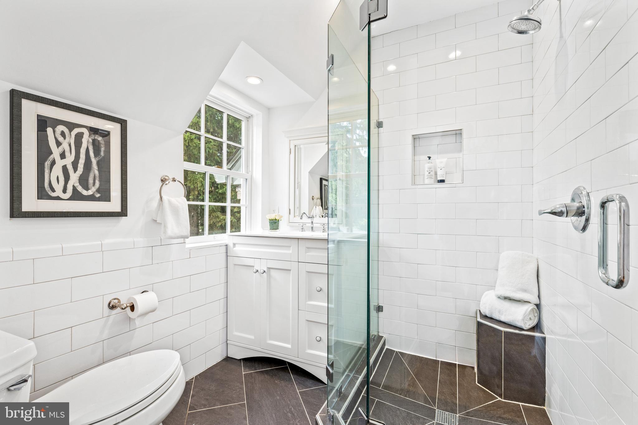 1608 Manchester Ln NW