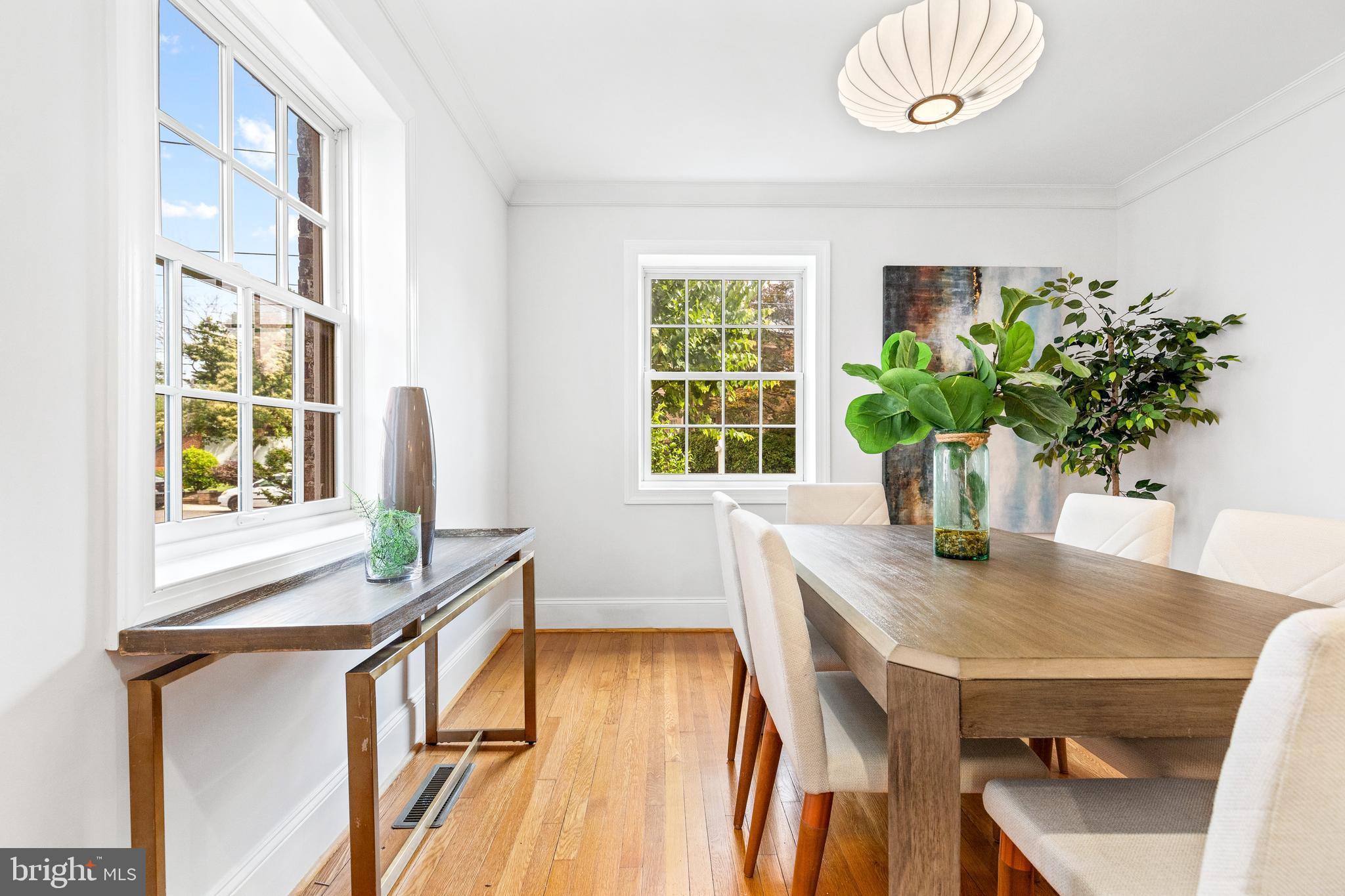 1608 Manchester Ln NW