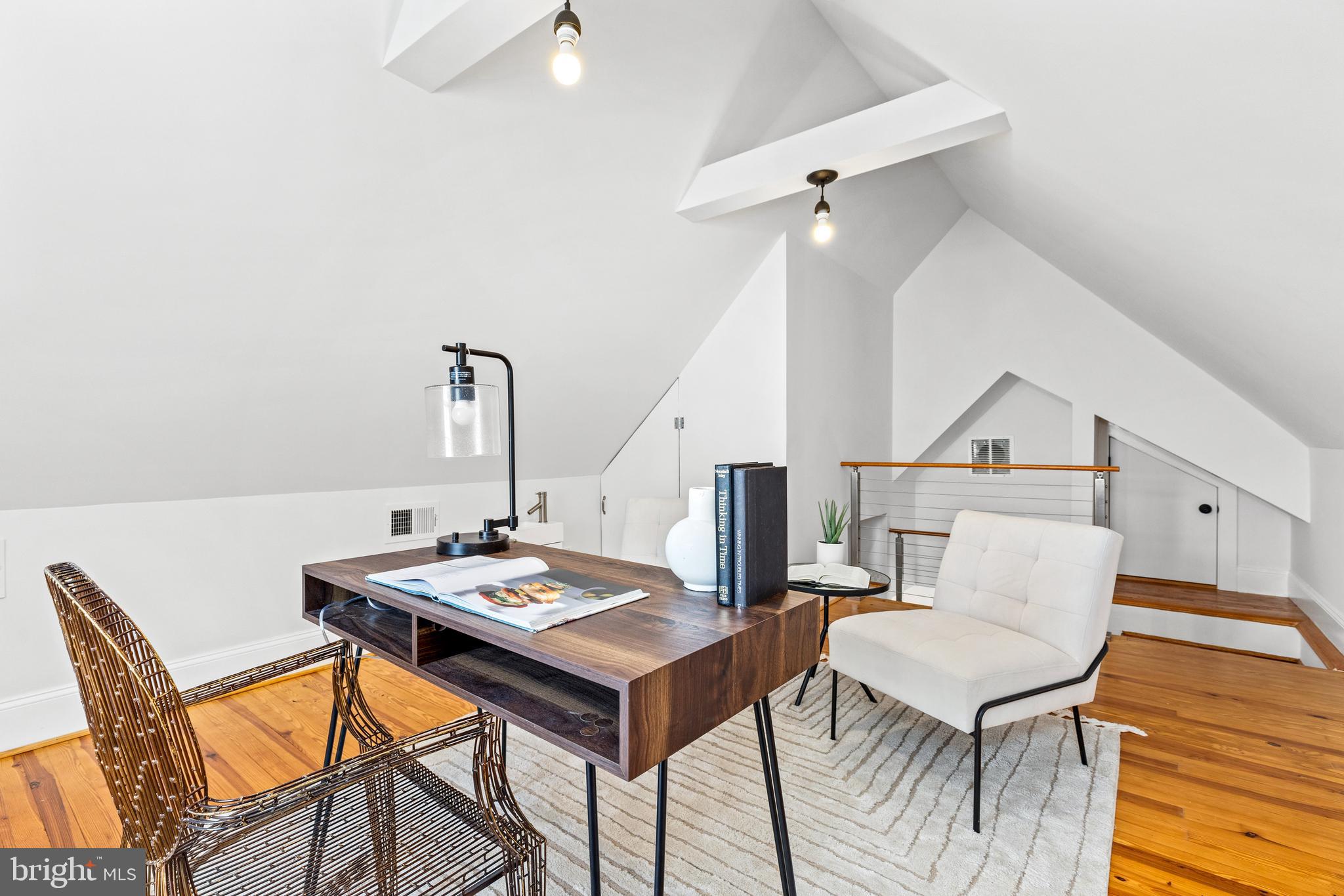 1608 Manchester Ln NW