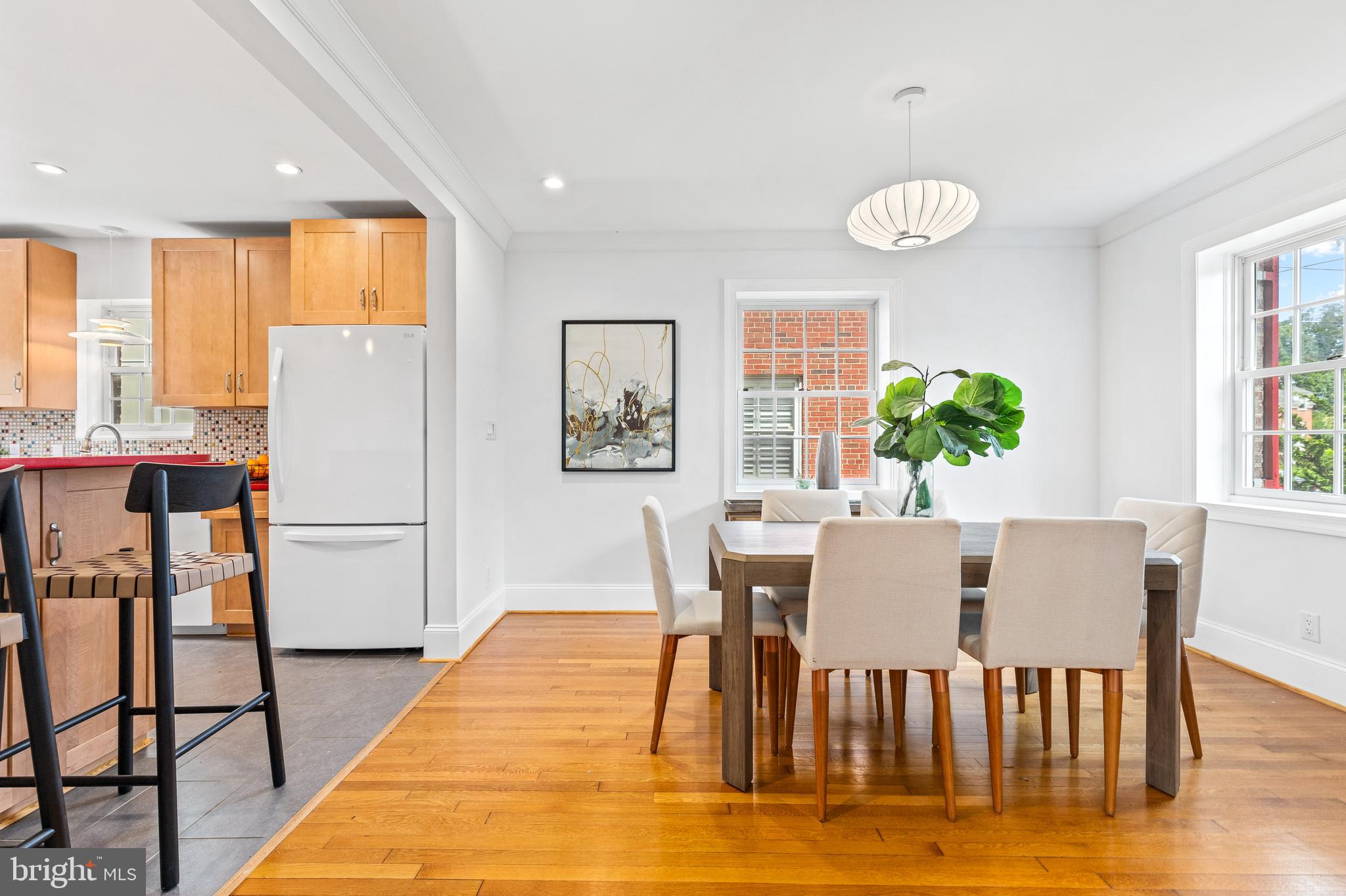 1608 Manchester Ln NW