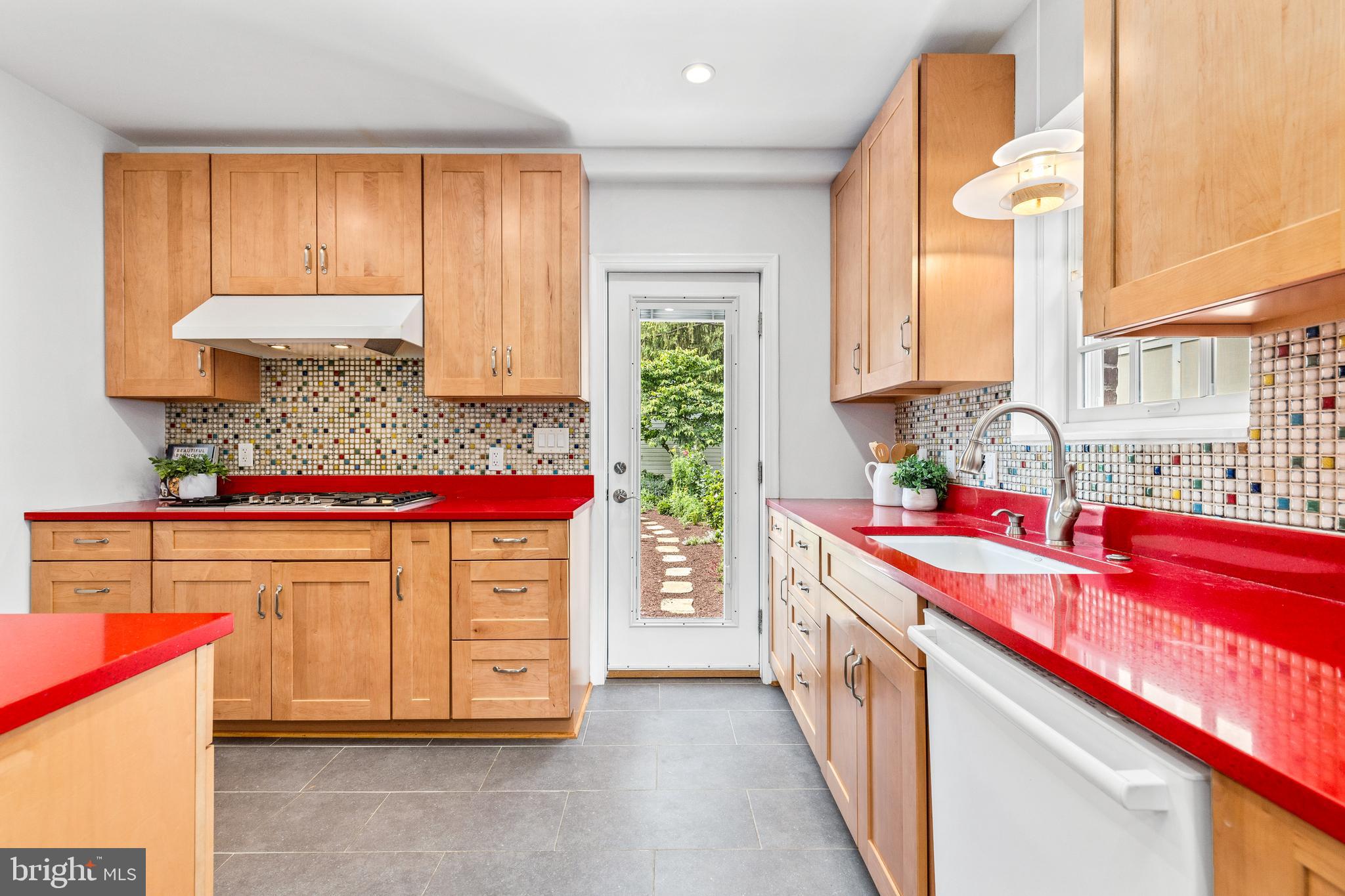 1608 Manchester Ln NW