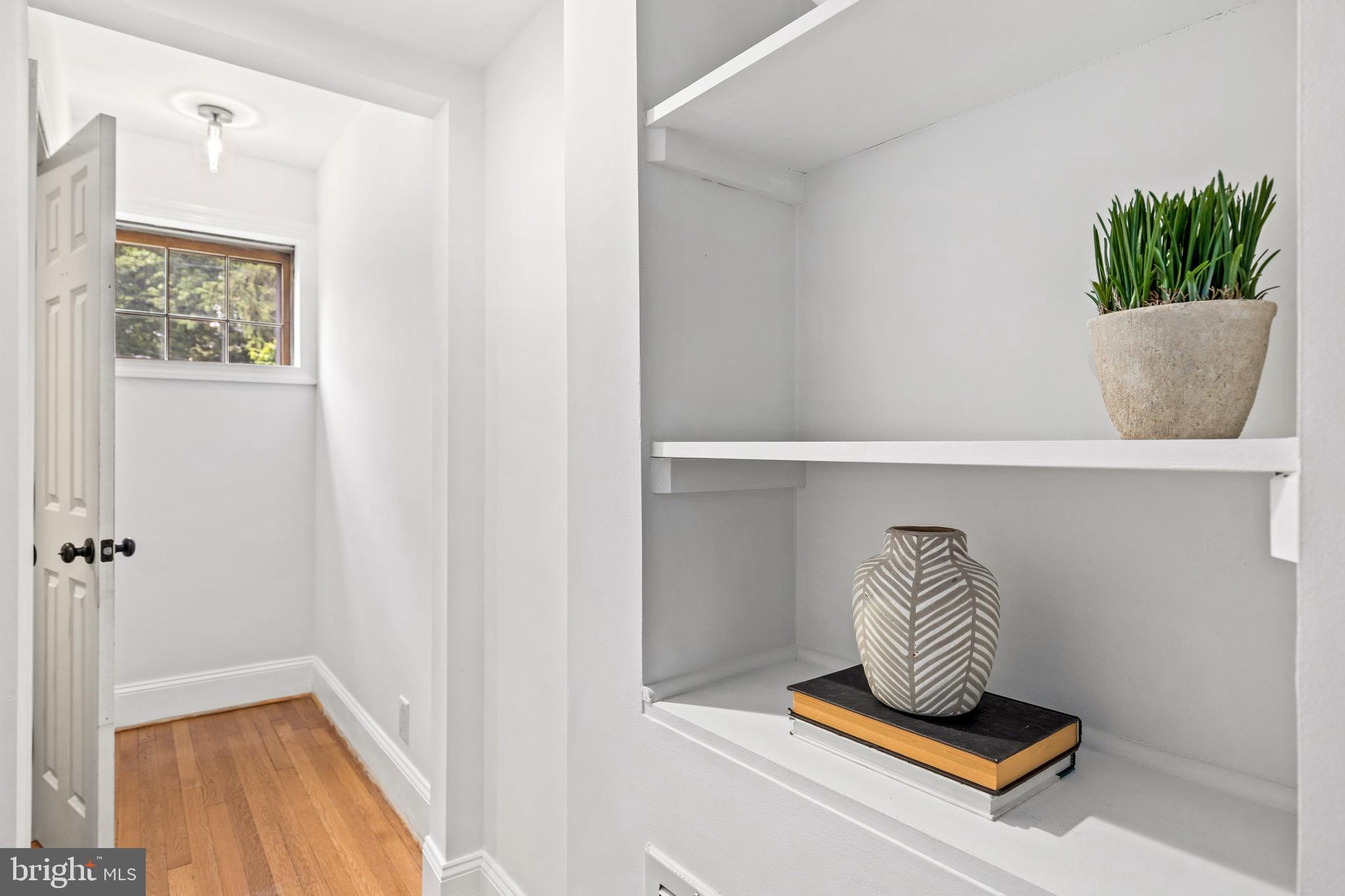 1608 Manchester Ln NW