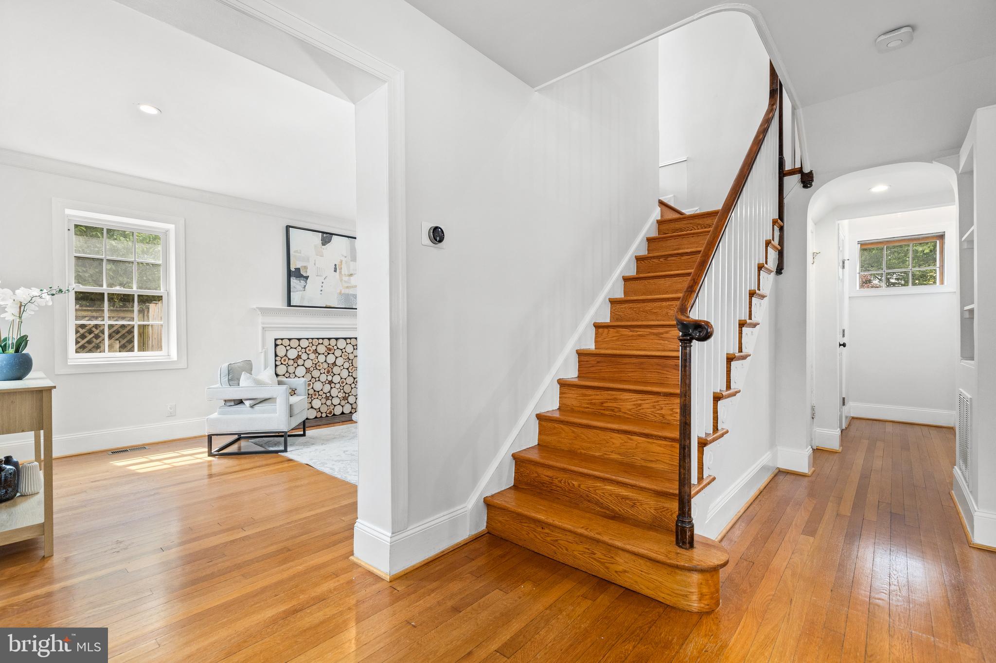 1608 Manchester Ln NW