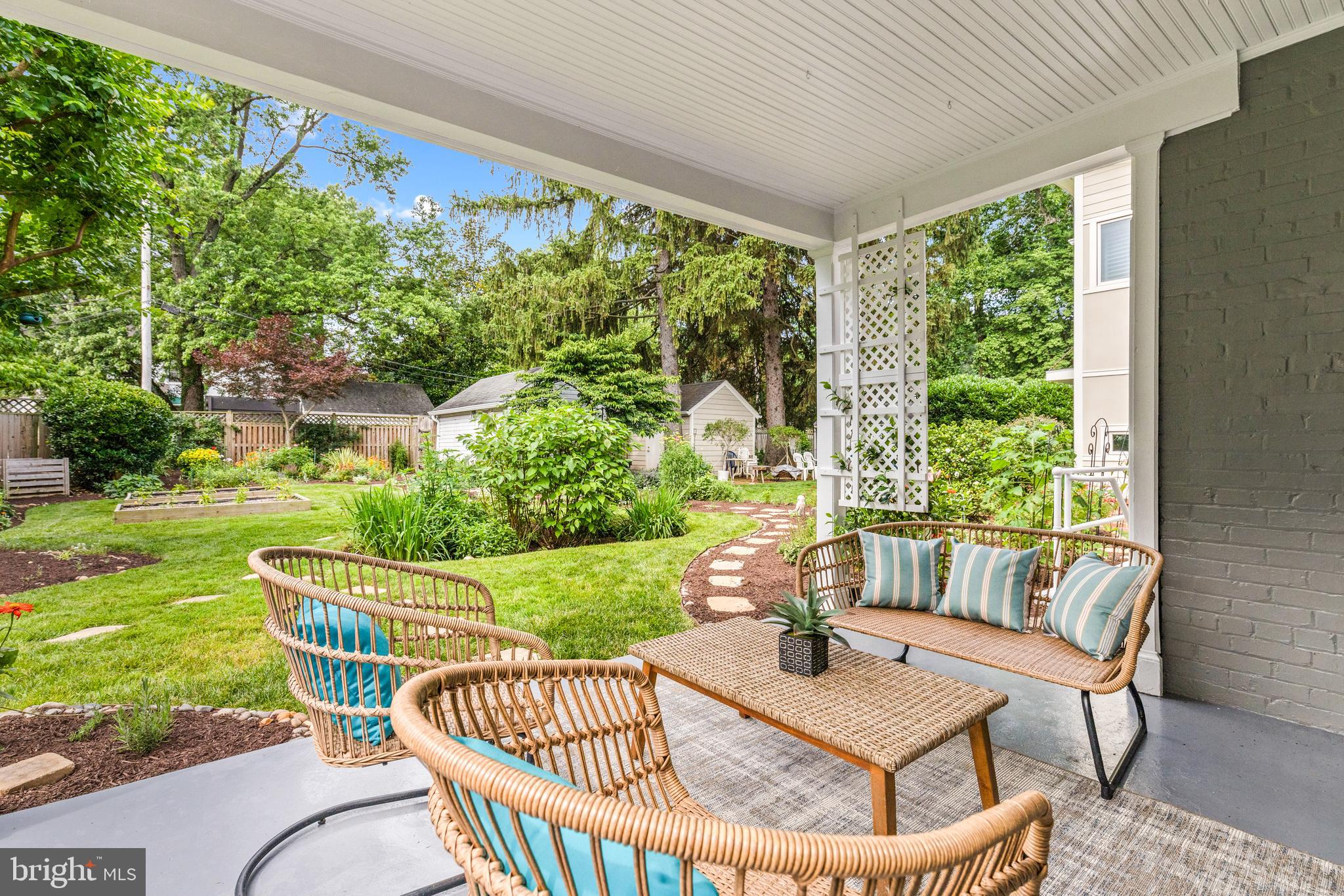 1608 Manchester Ln NW