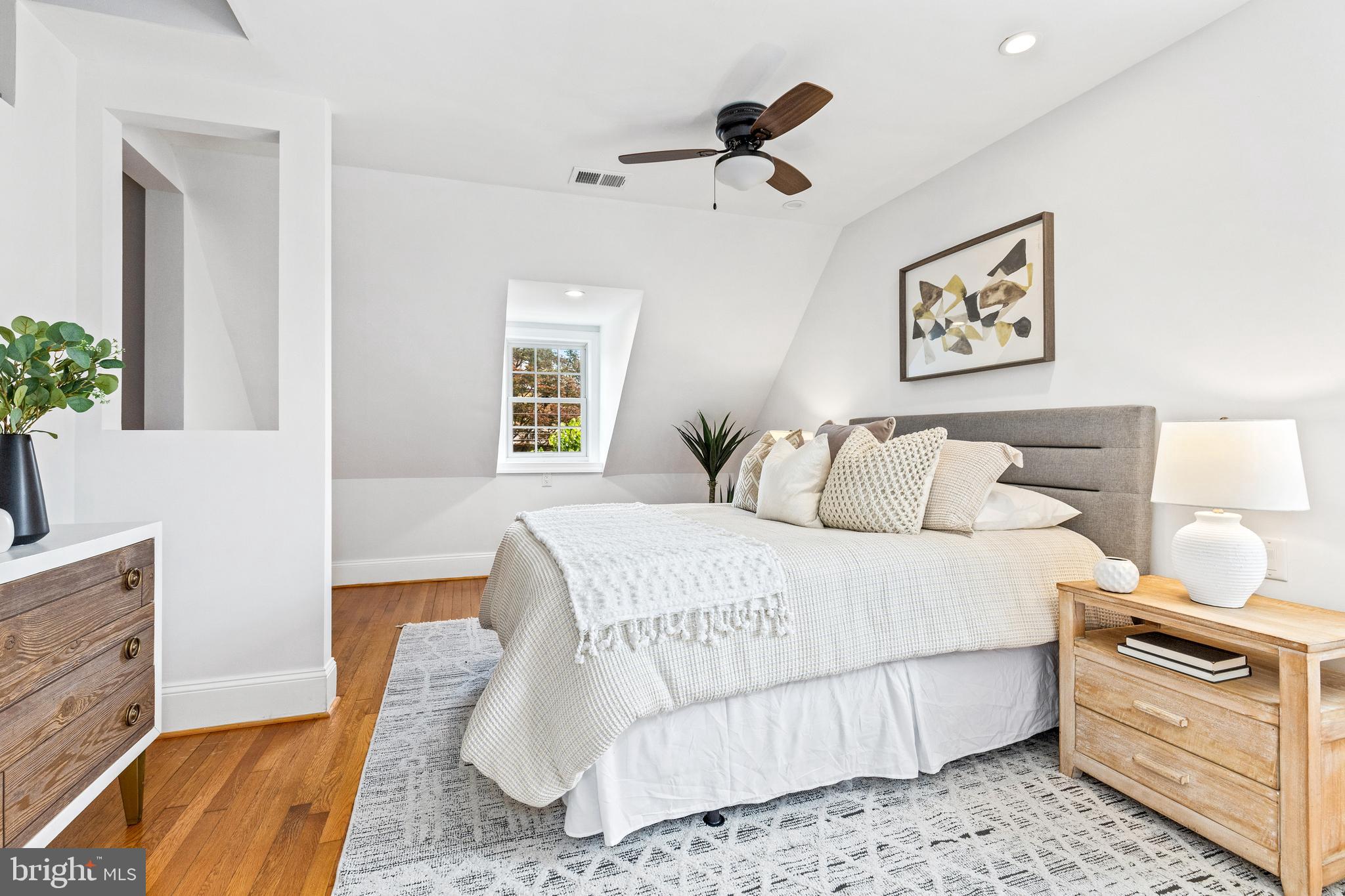 1608 Manchester Ln NW