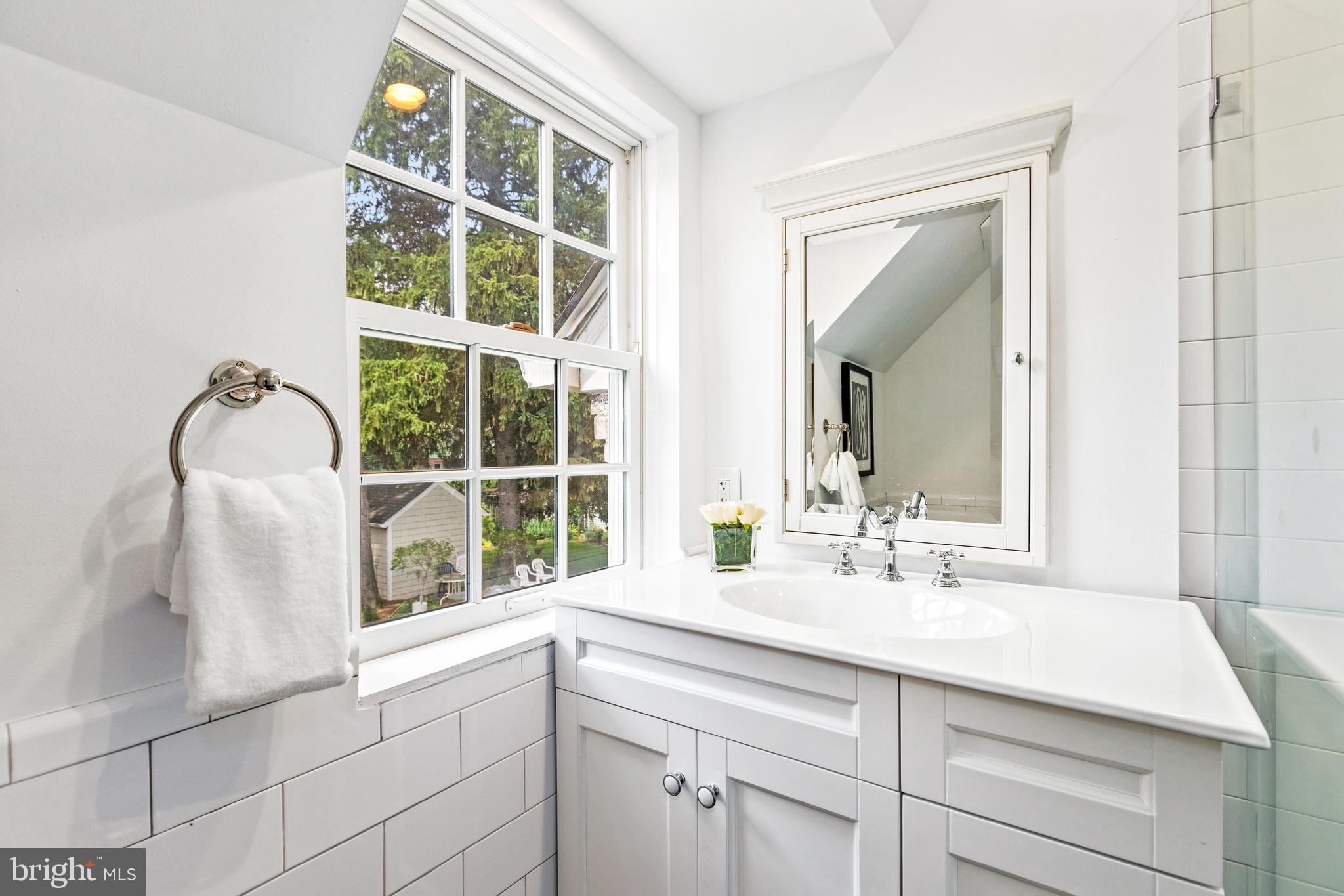 1608 Manchester Ln NW