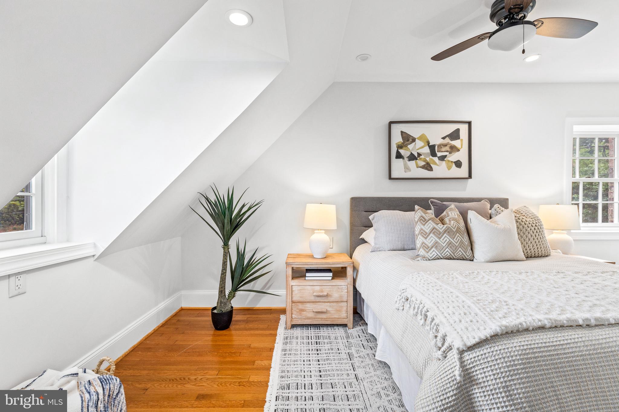 1608 Manchester Ln NW