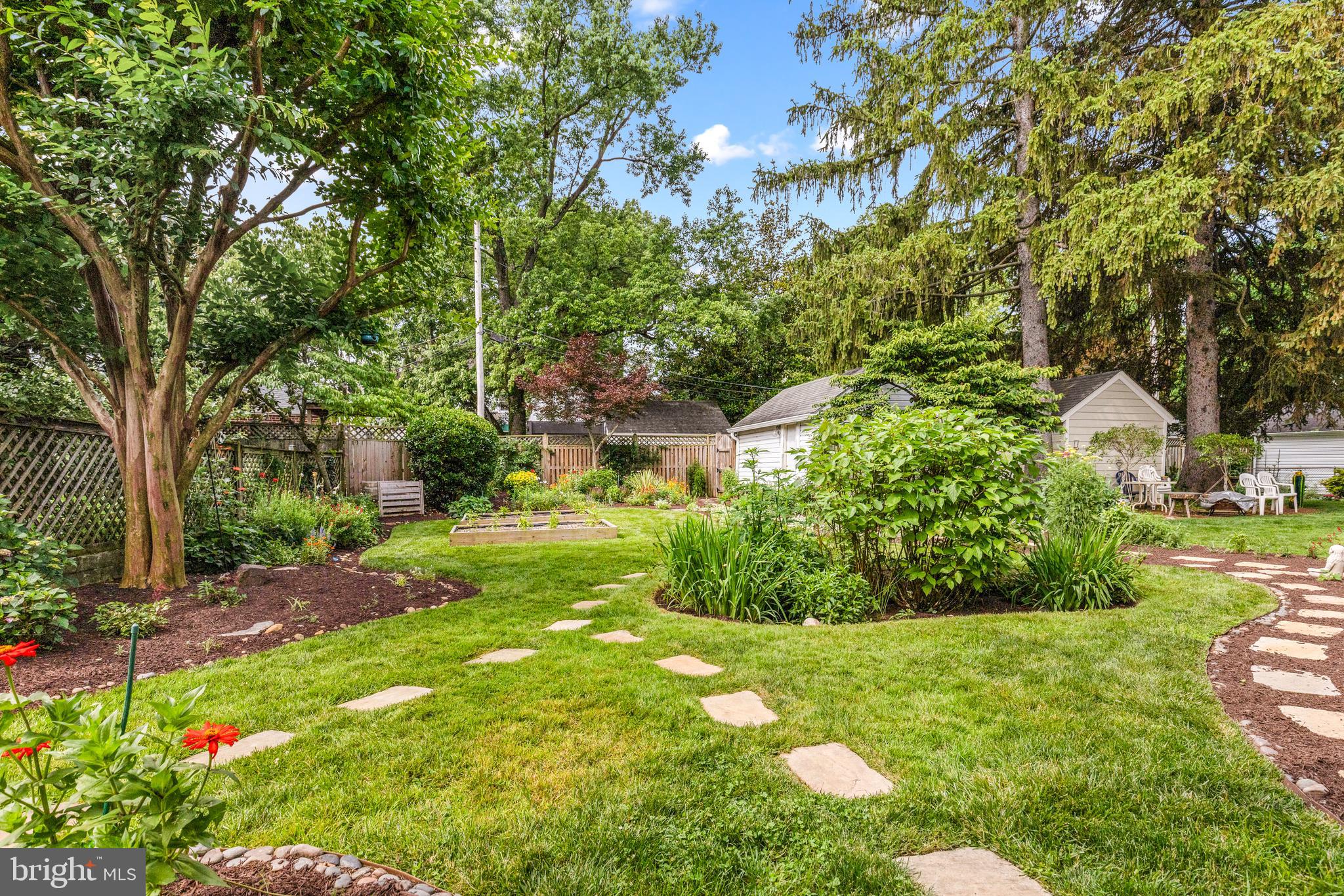 1608 Manchester Ln NW