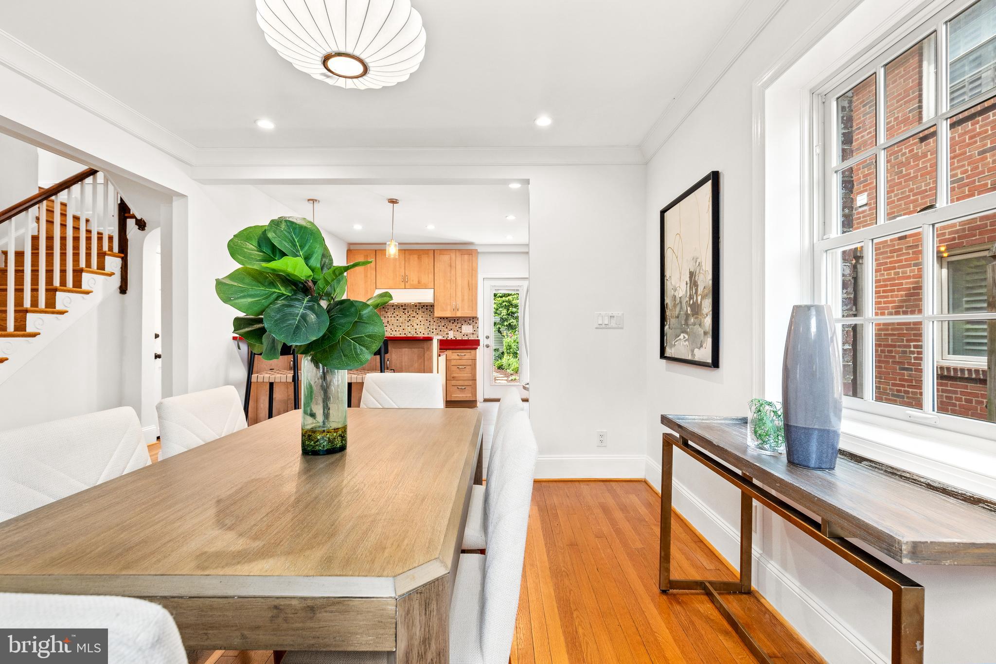 1608 Manchester Ln NW