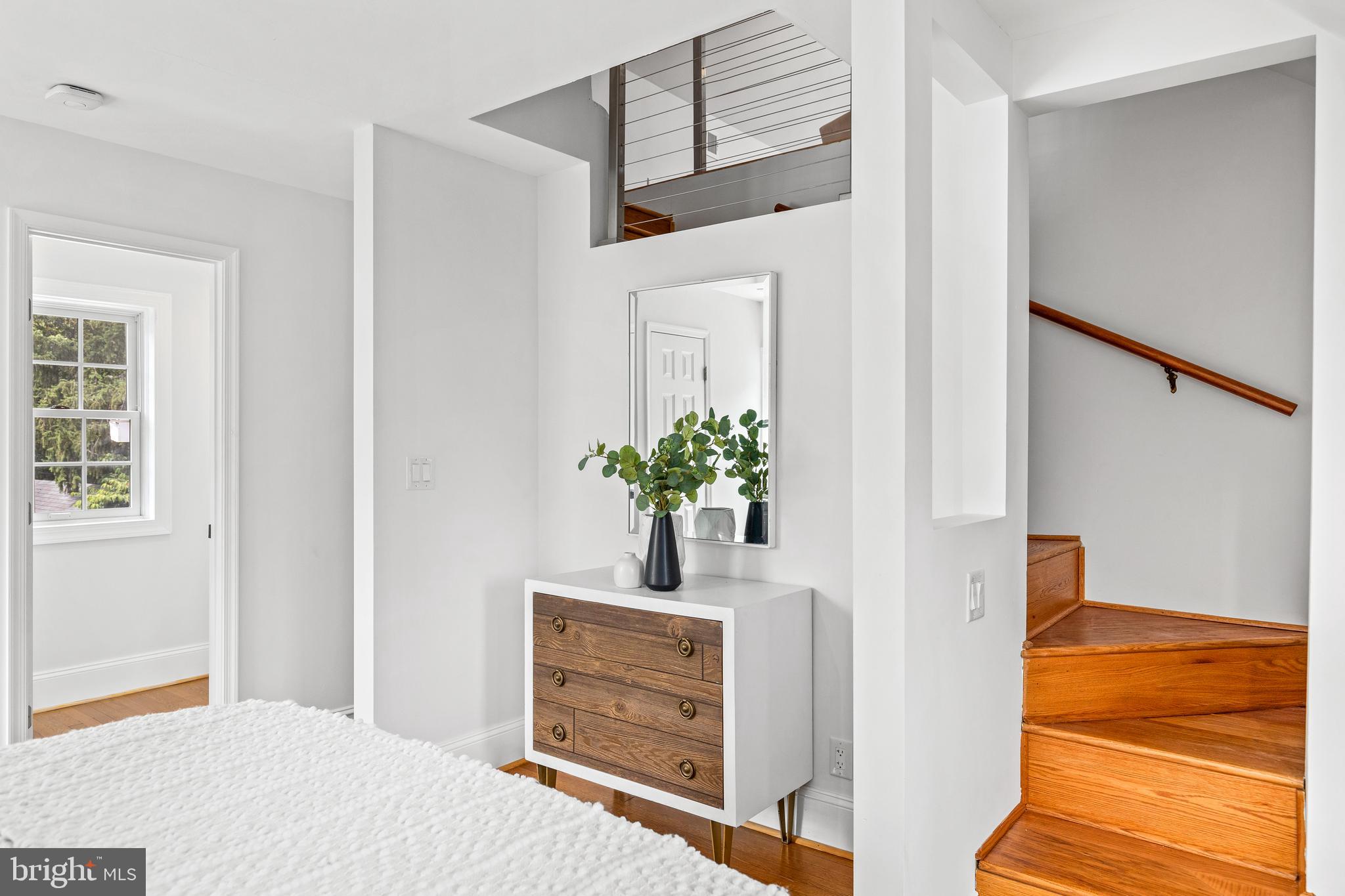 1608 Manchester Ln NW