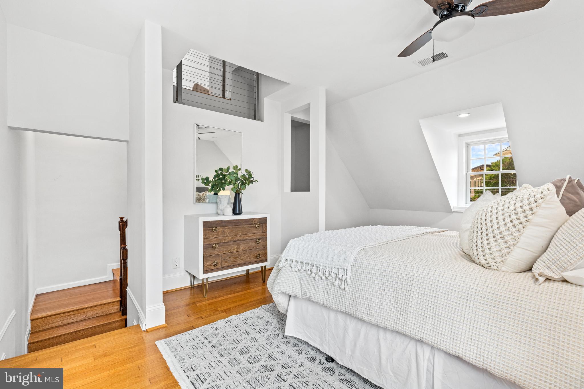 1608 Manchester Ln NW